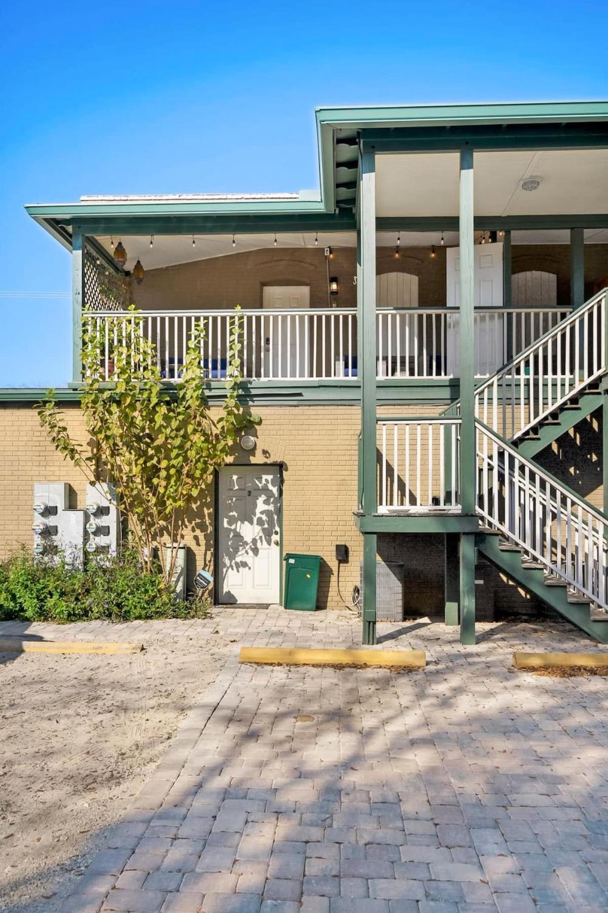 Apartment Living West Downtown St Aug