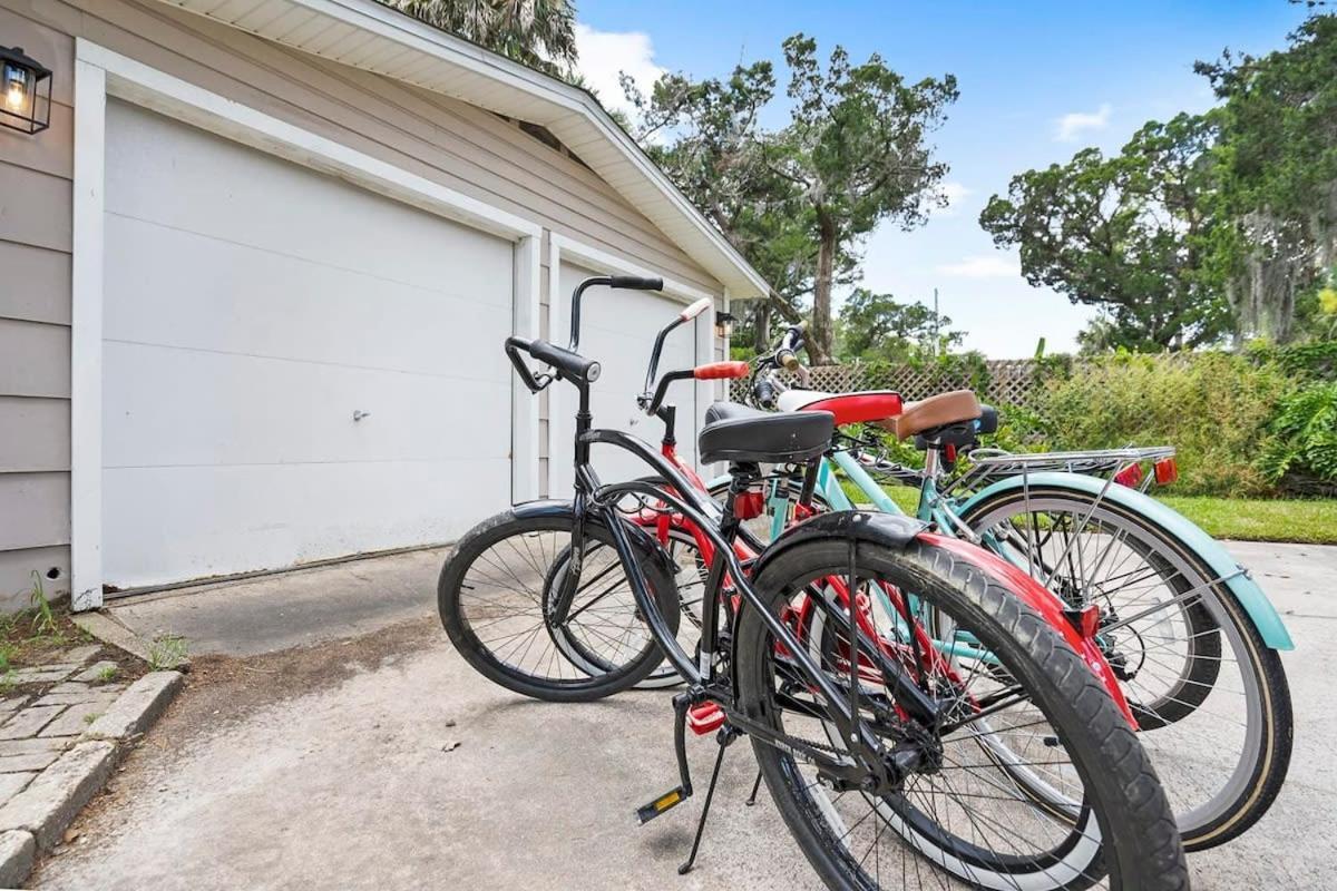 Onyx House King Size Beds Bikes Games Wine