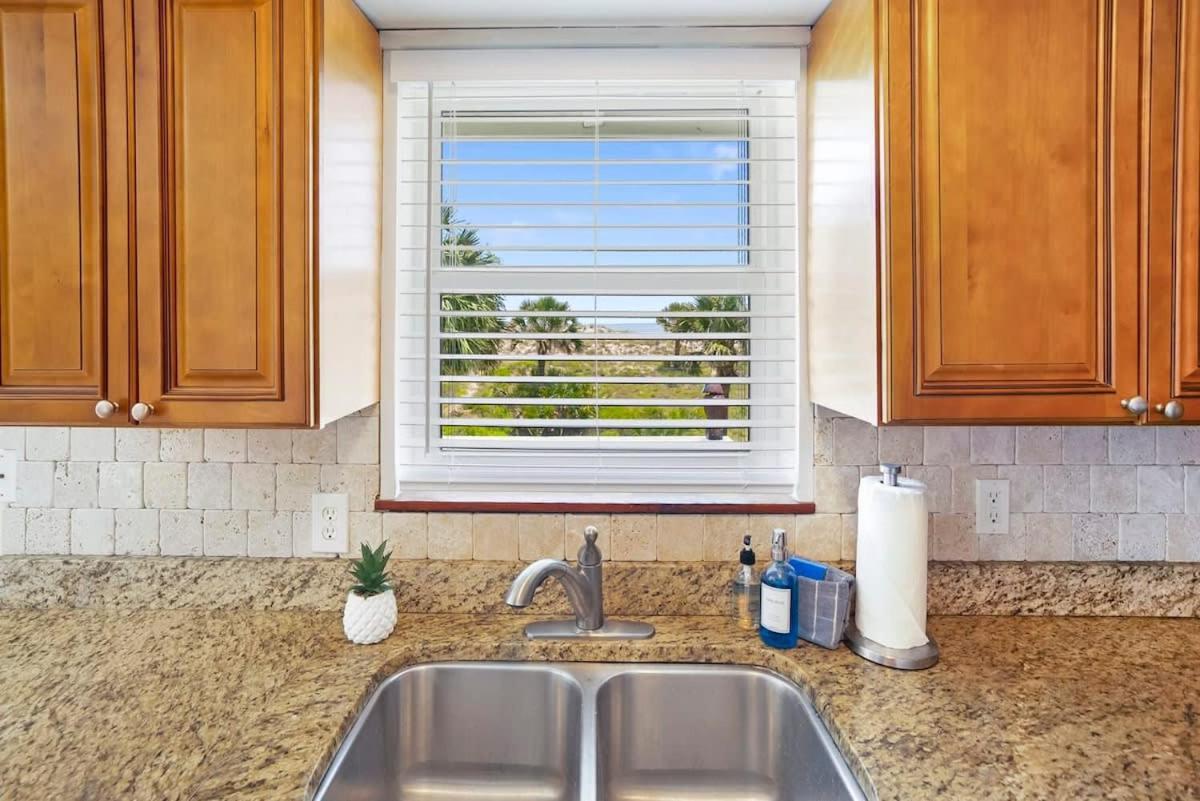 Oceanfront In The Heart Of St Aug Bch Dogs Ok
