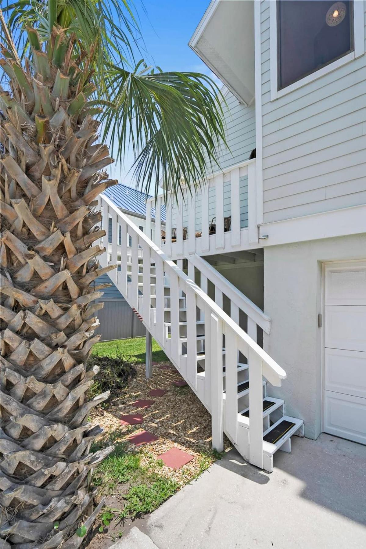 Oceanfront In The Heart Of St Aug Bch Dogs Ok