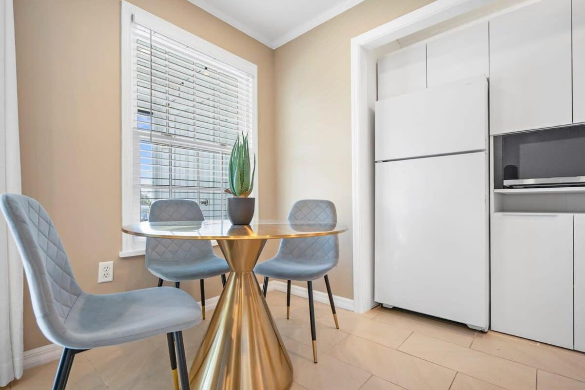 Dog Friendly Moon And Stars Walk To Dt Patio Holiday home St. Augustine