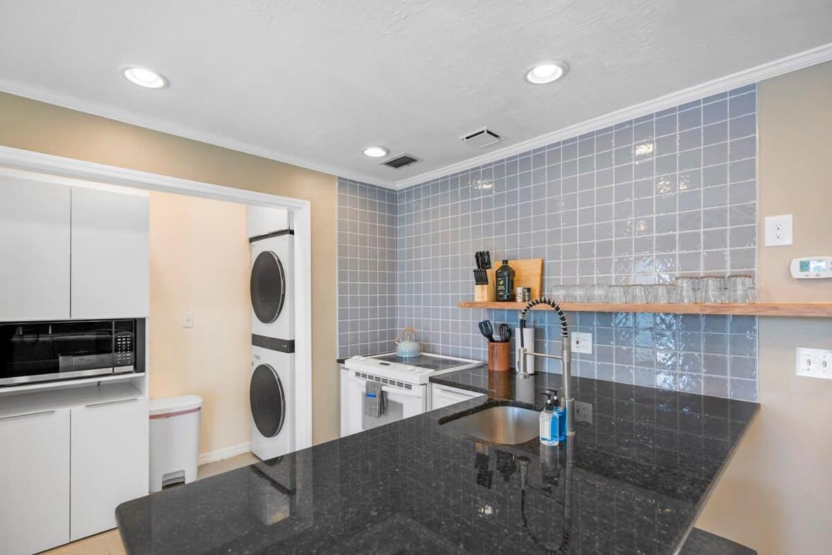 Dog Friendly Moon And Stars Walk To Dt Patio Holiday home St. Augustine
