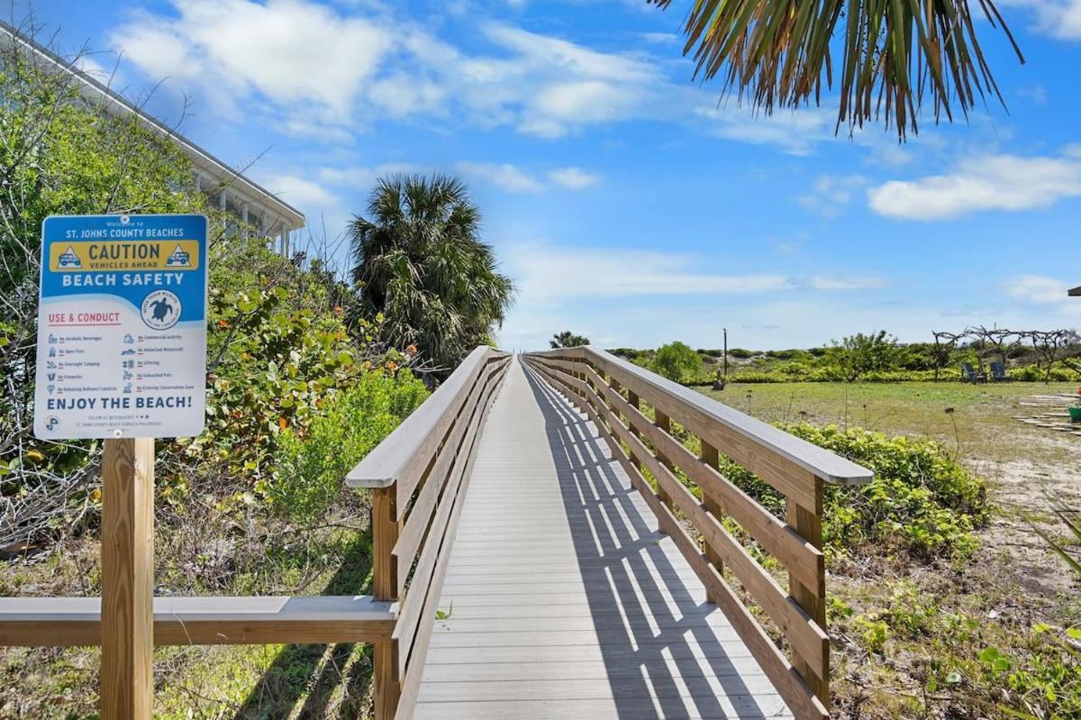 Holiday home Treetop Terrace 250 Steps To Heated Swim