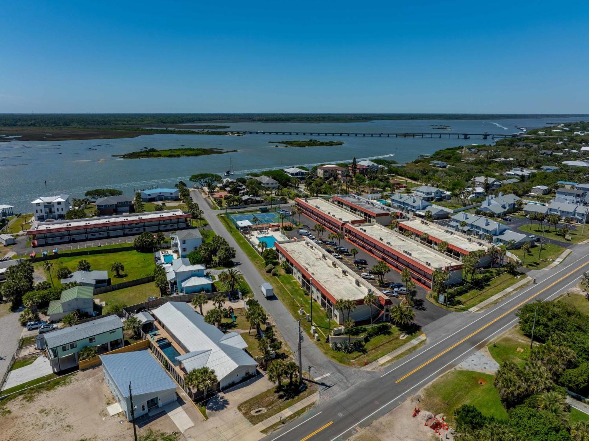 Apartment Beachside Suite, Newly Renovated, Steps To The Sand, Relax And Unwind! St. Augustine