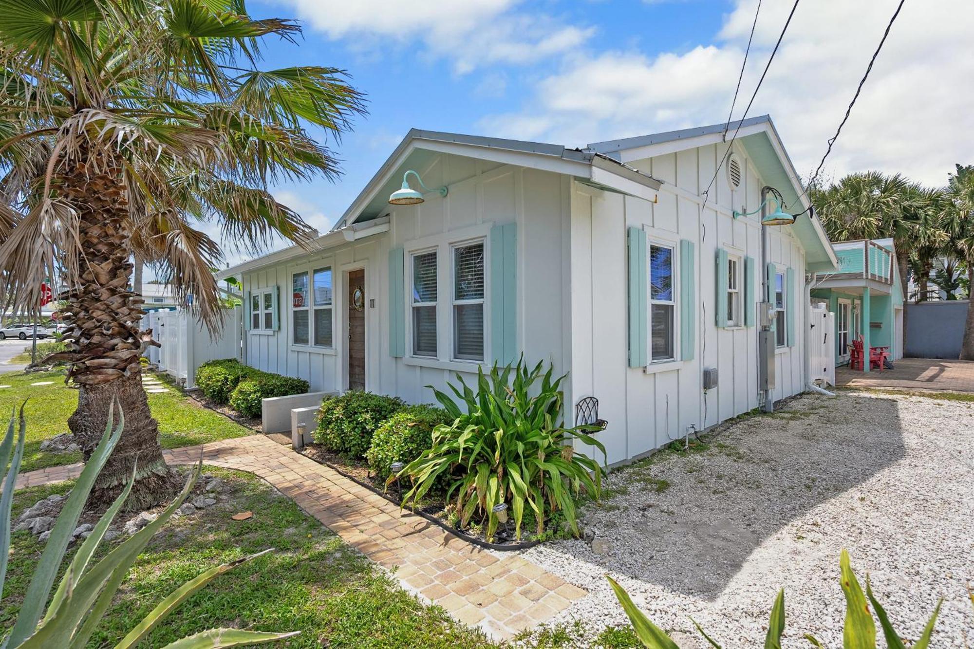 Holiday home Mariners Steps To Sparkling Pool