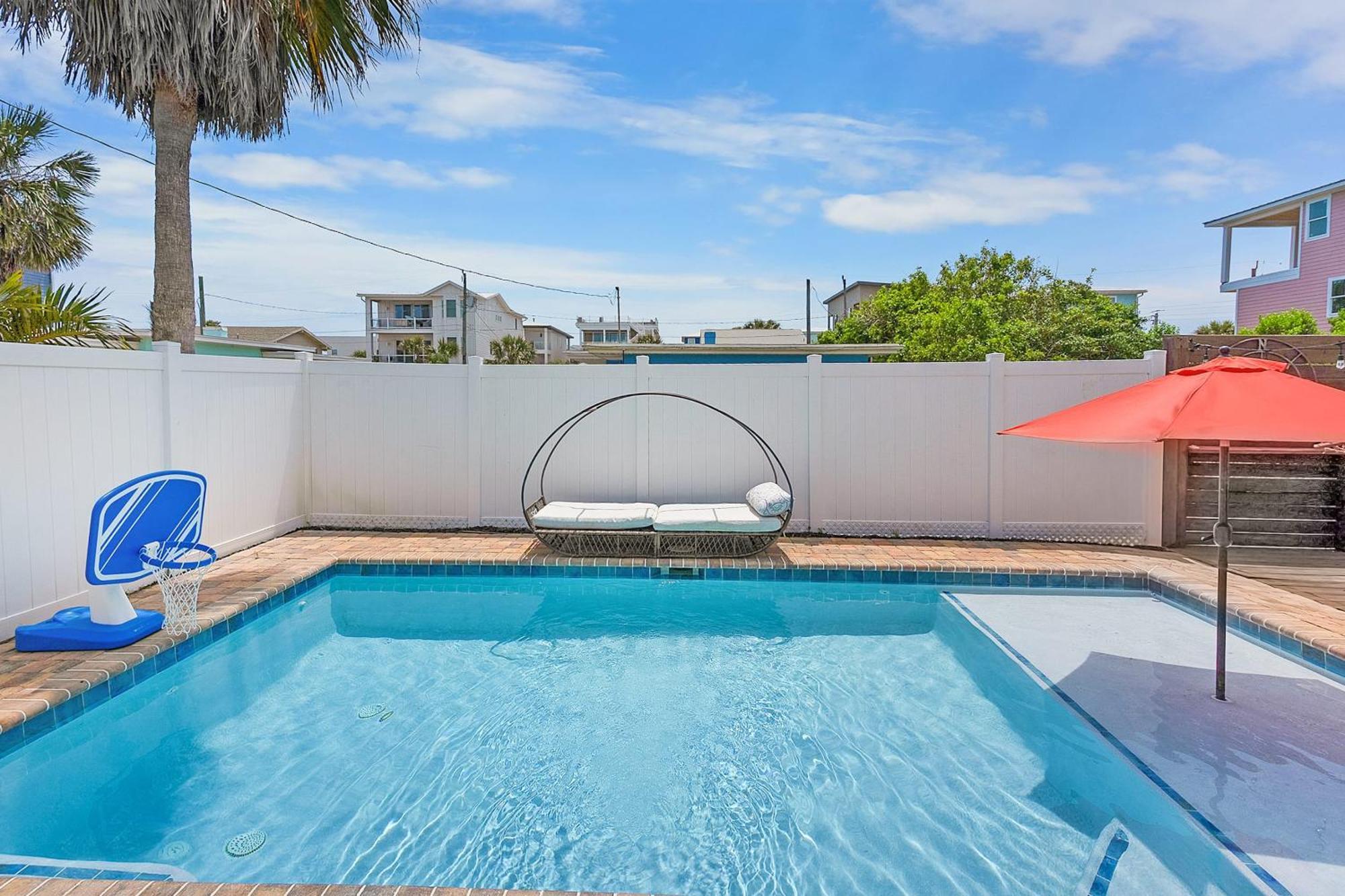 Holiday home Mariners Steps To Sparkling Pool *