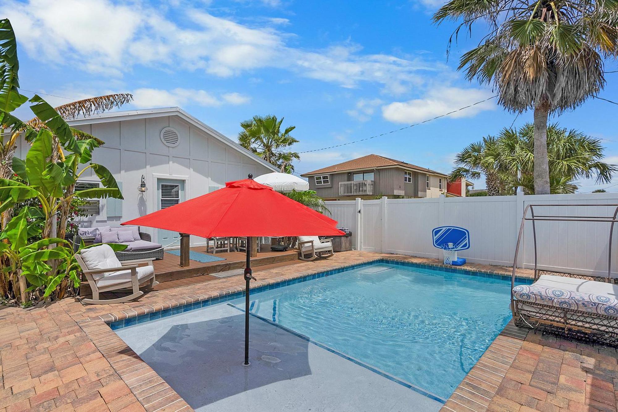 Holiday home Mariners Steps To Sparkling Pool