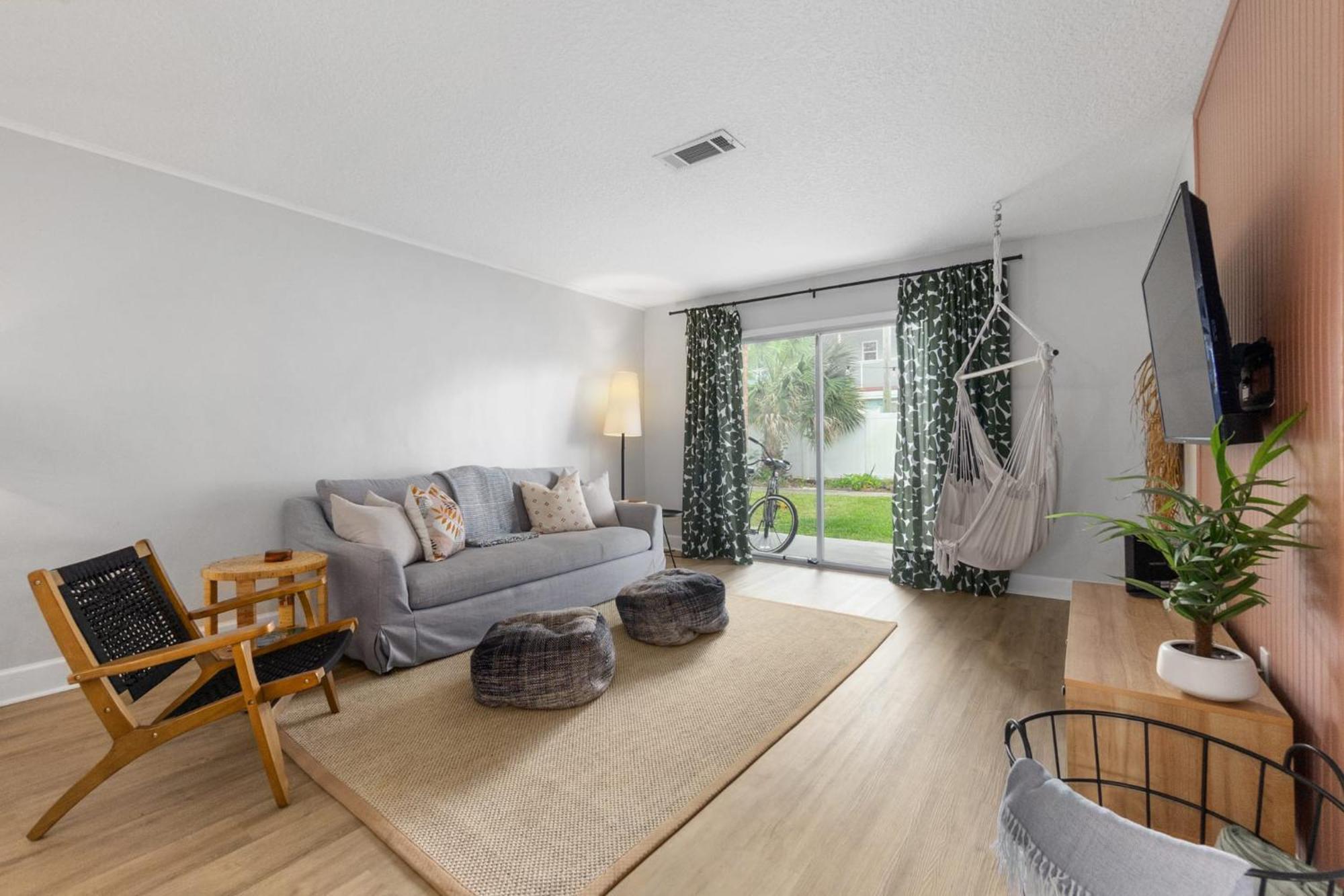 Holiday home Island - Walk To Downtown! *