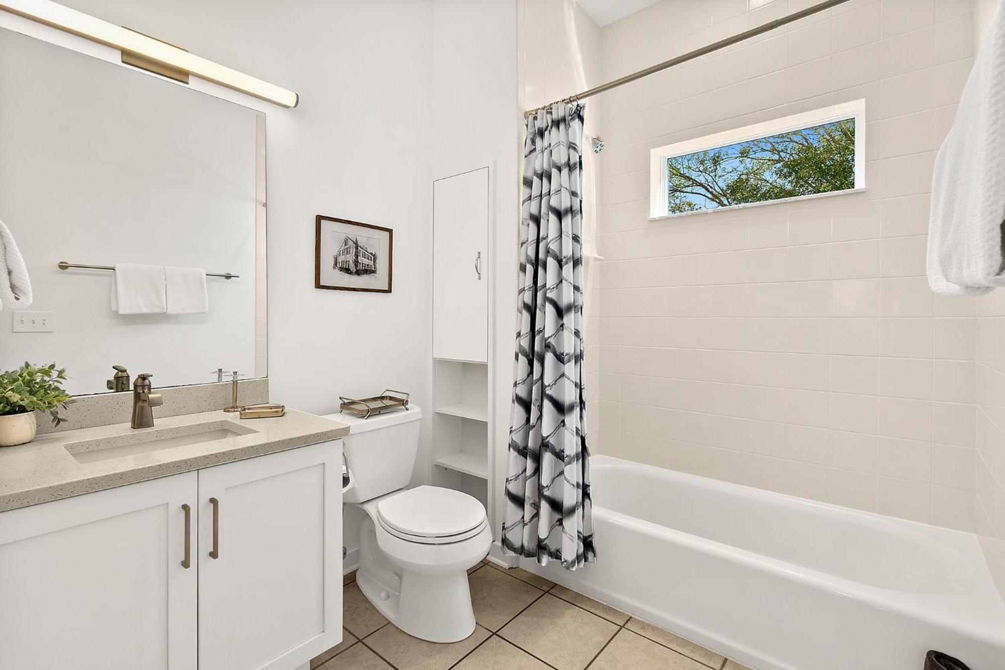 The Old Mission Collection - Downtown Apartment