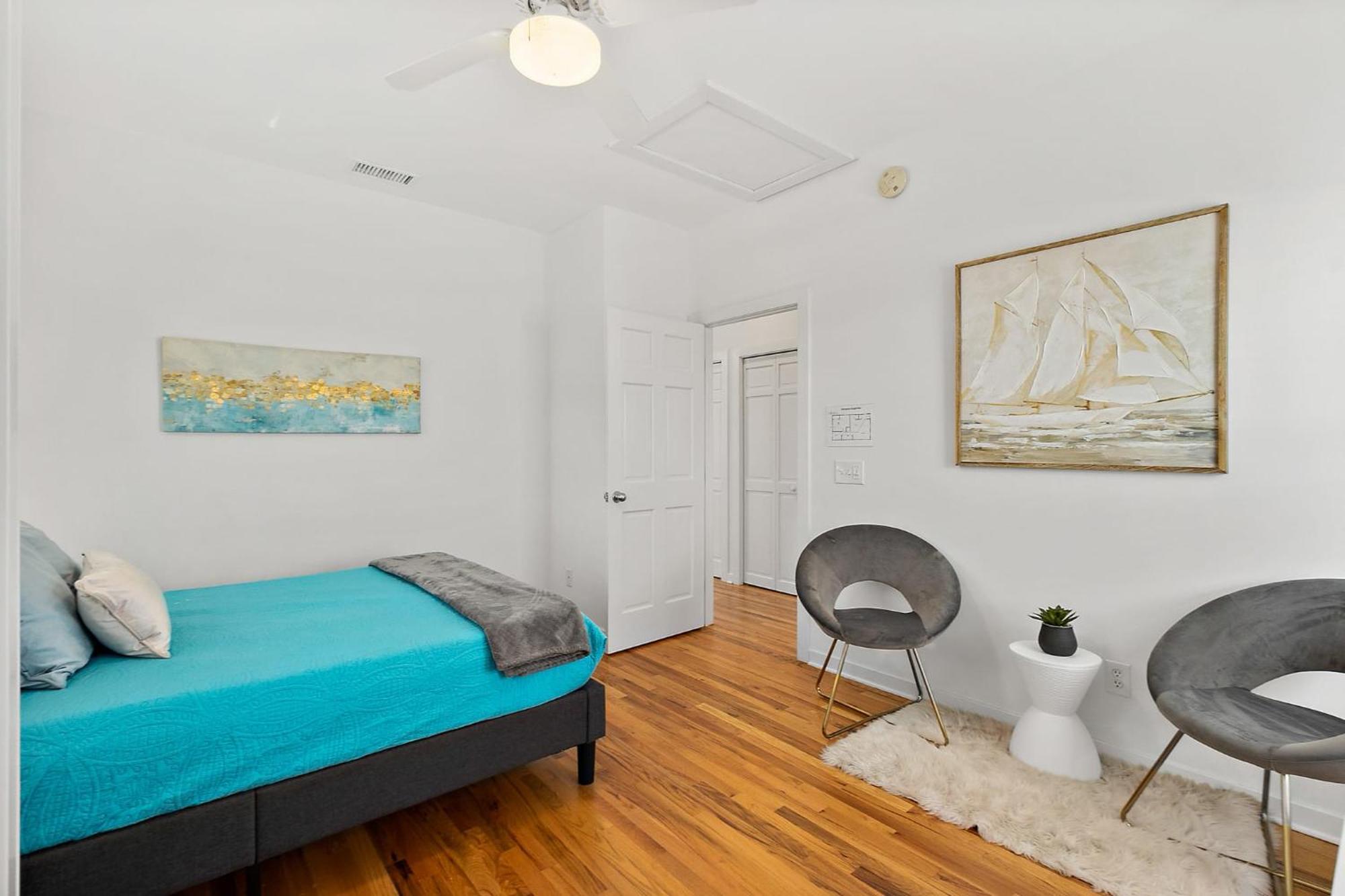 The Old Mission Collection - Downtown Apartment