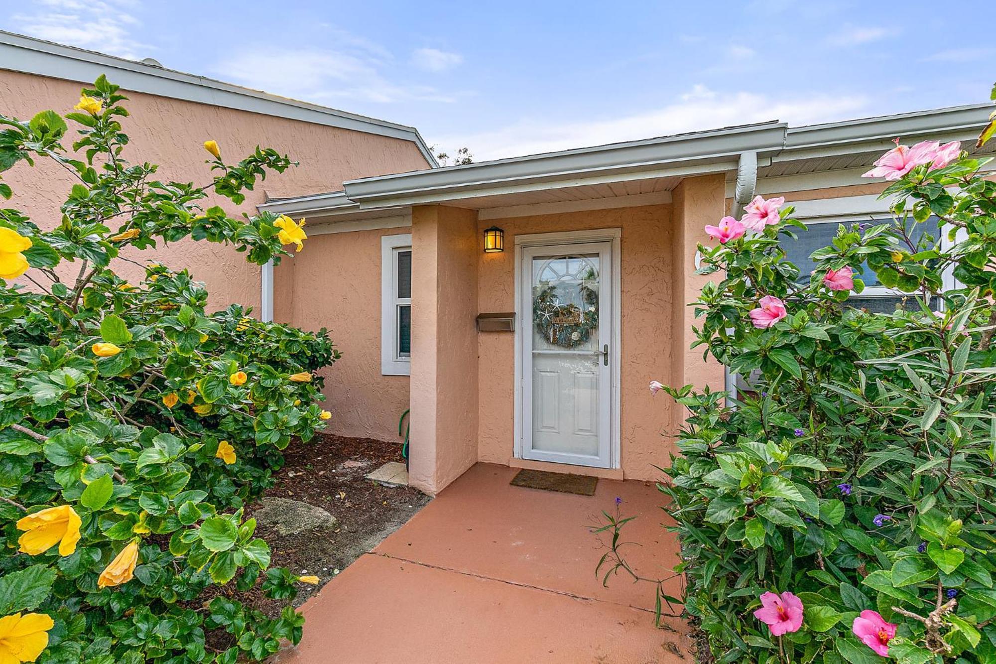 Island Oasis - 3br 2ba - Steps To The Ocean! *