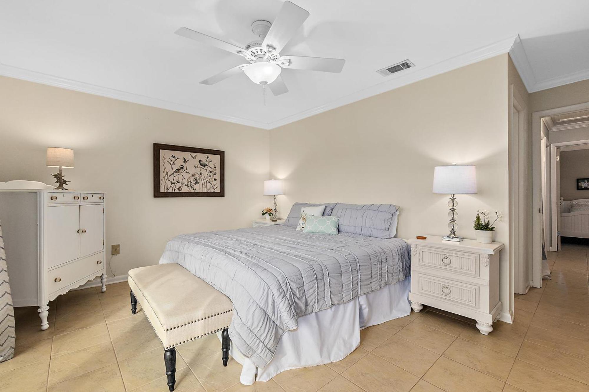 Island Oasis - 3br 2ba - Steps To The Ocean! *