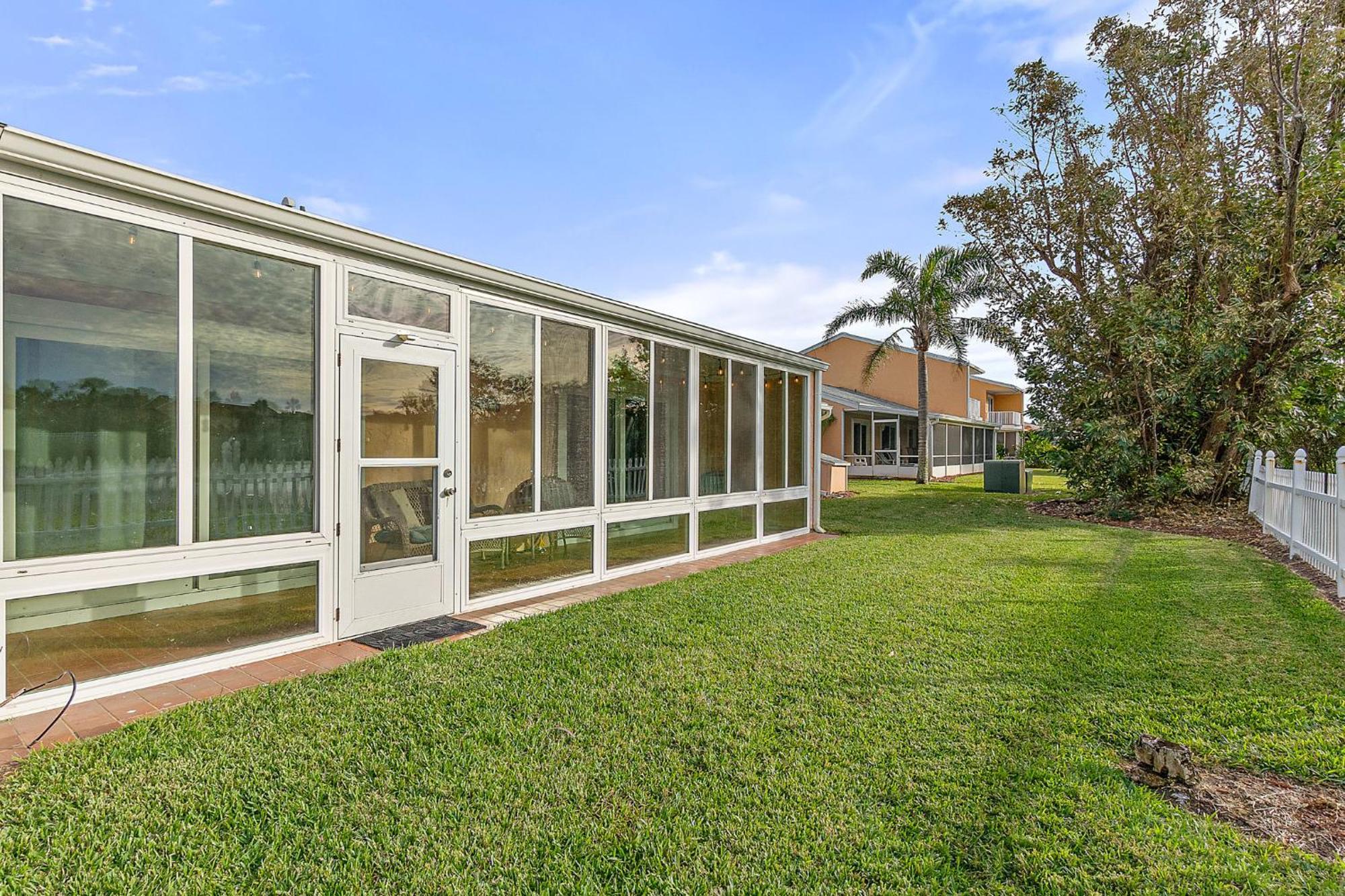 Holiday home Island Oasis - 3br 2ba - Steps To The Ocean!