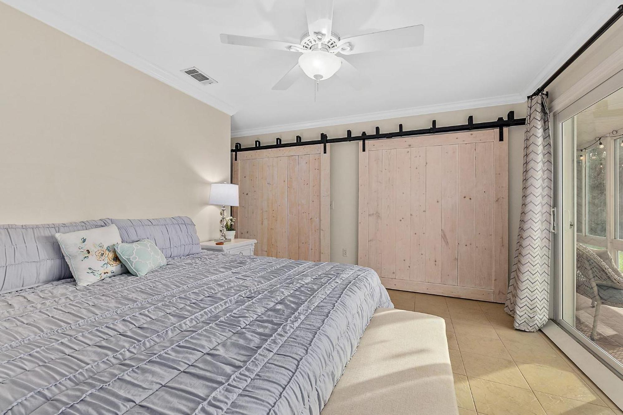 Island Oasis - 3br 2ba - Steps To The Ocean! Holiday home St. Augustine