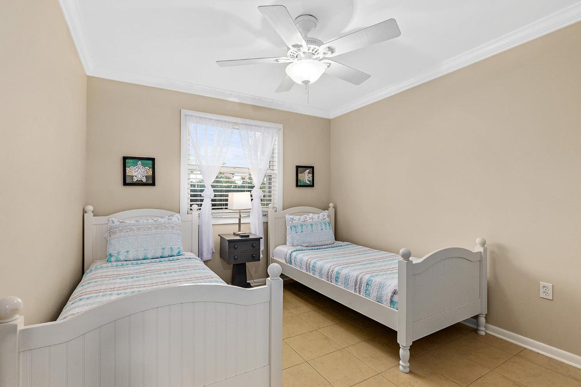 Island Oasis - 3br 2ba - Steps To The Ocean! *