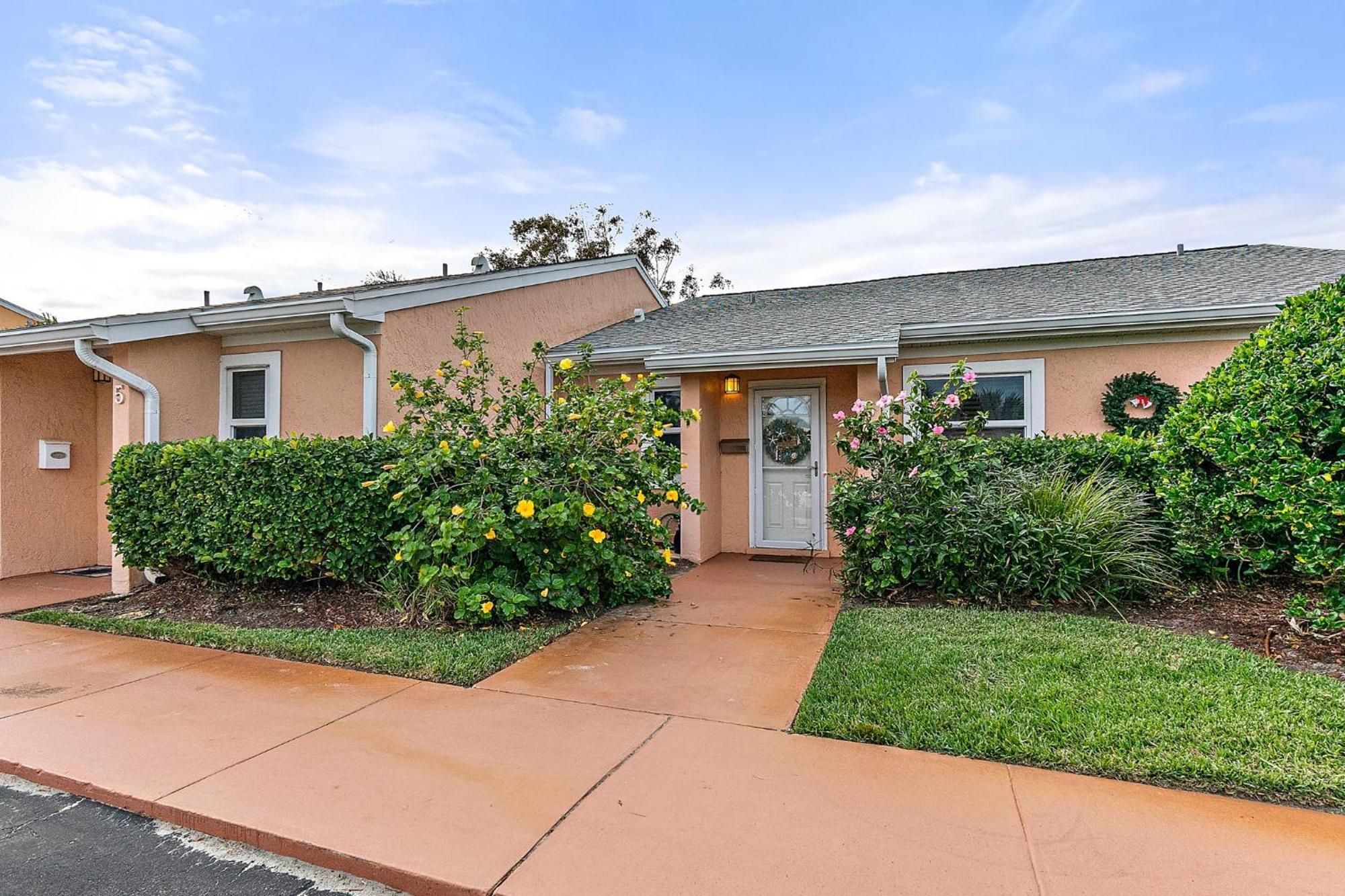 Island Oasis - 3br 2ba - Steps To The Ocean!