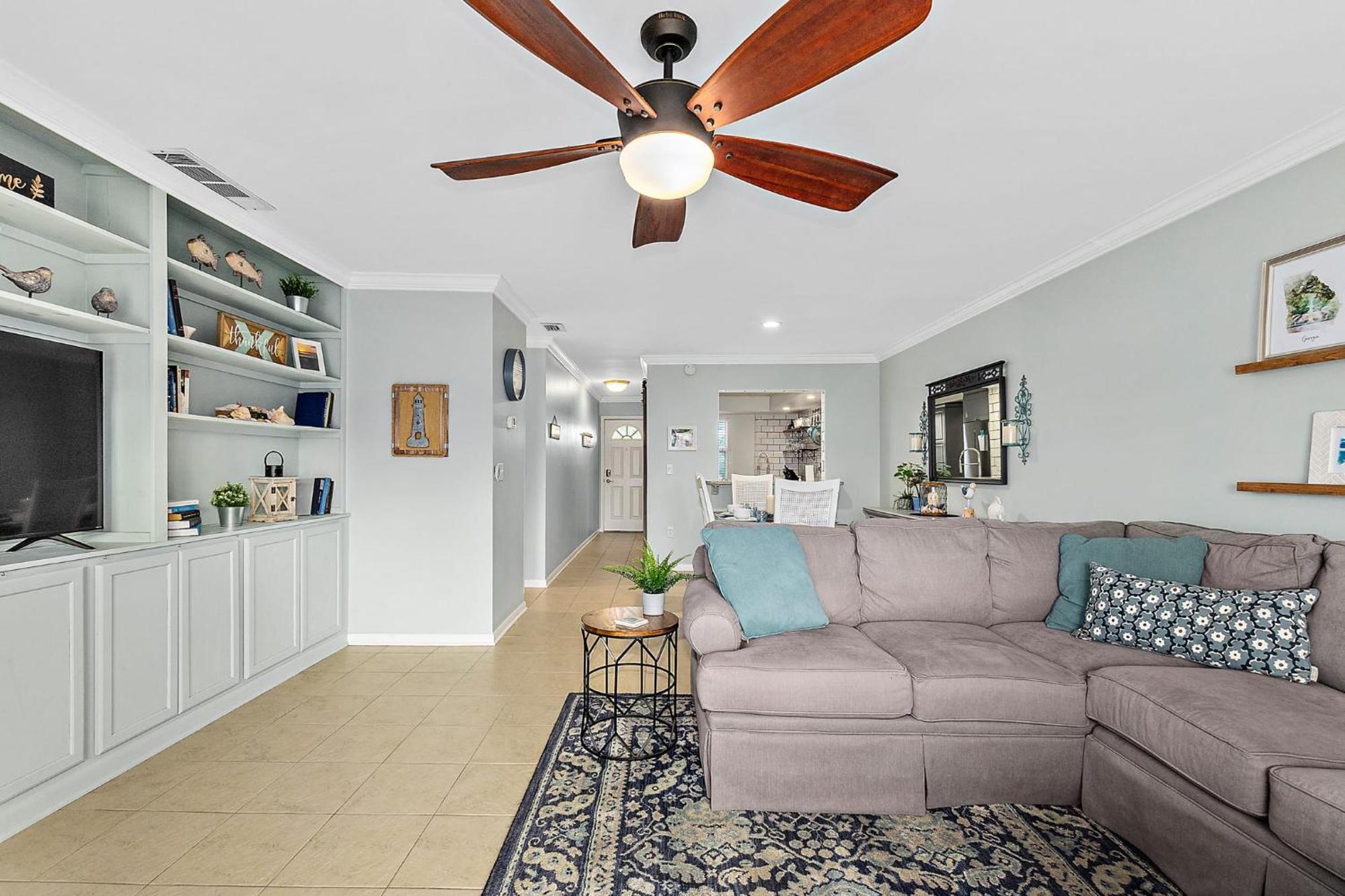Island Oasis - 3br 2ba - Steps To The Ocean! Holiday home