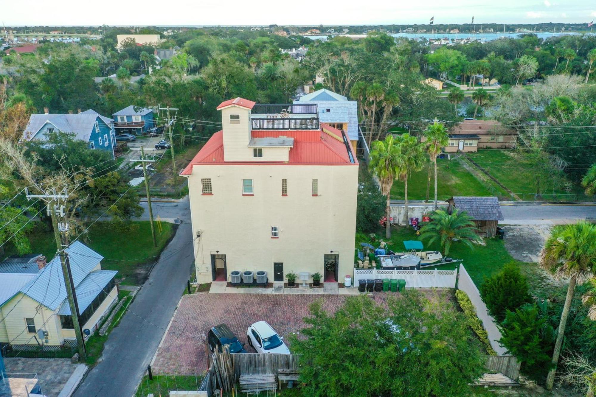 The Ray- 1st Floor Charming Condo- Walk To Downtown Holiday home St. Augustine