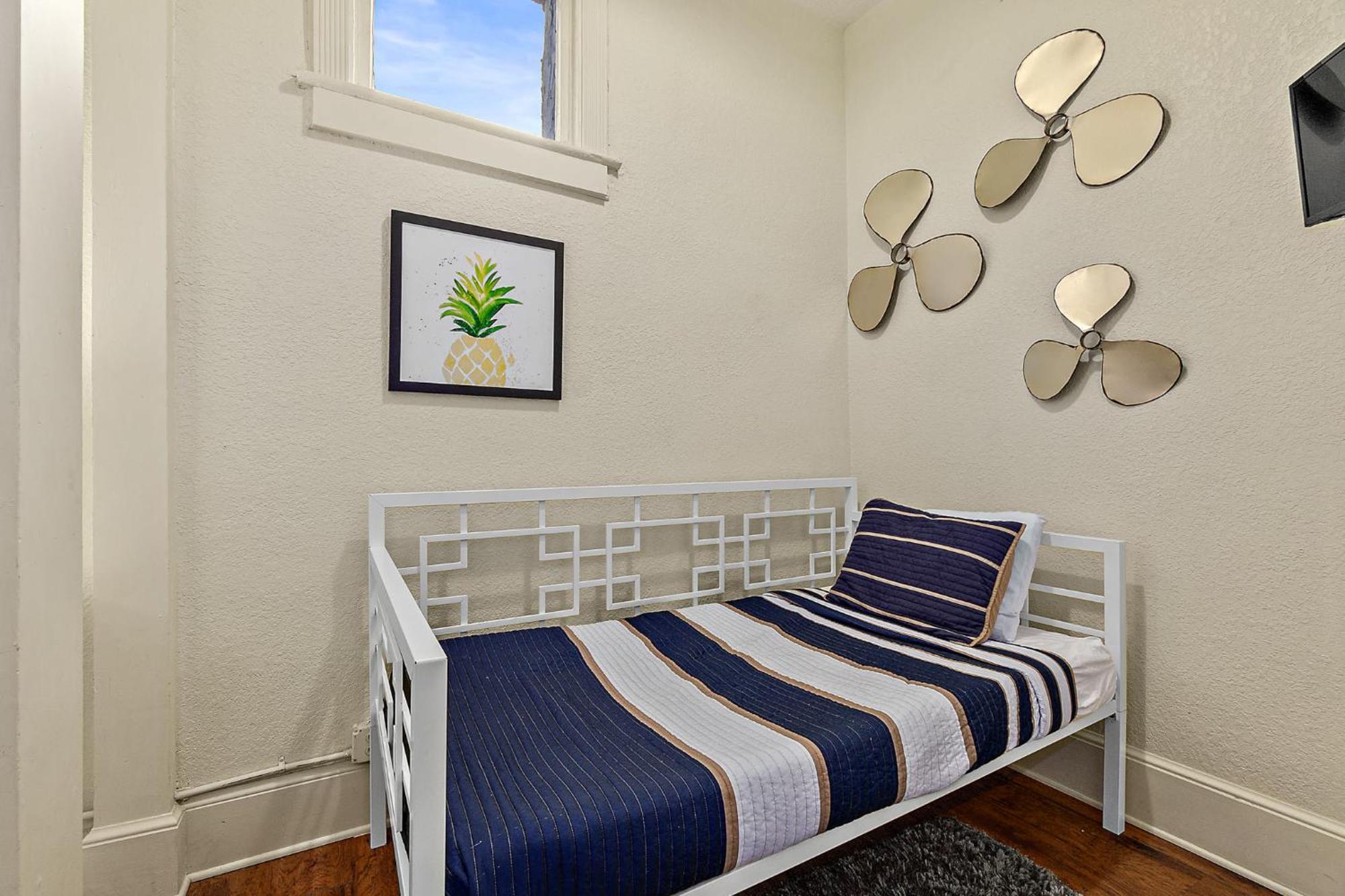 The Ray- 1st Floor Charming Condo- Walk To Downtown