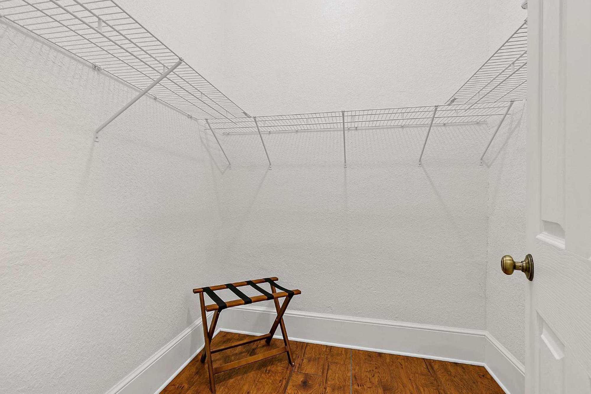 Holiday home The Ray- 1st Floor Charming Condo- Walk To Downtown