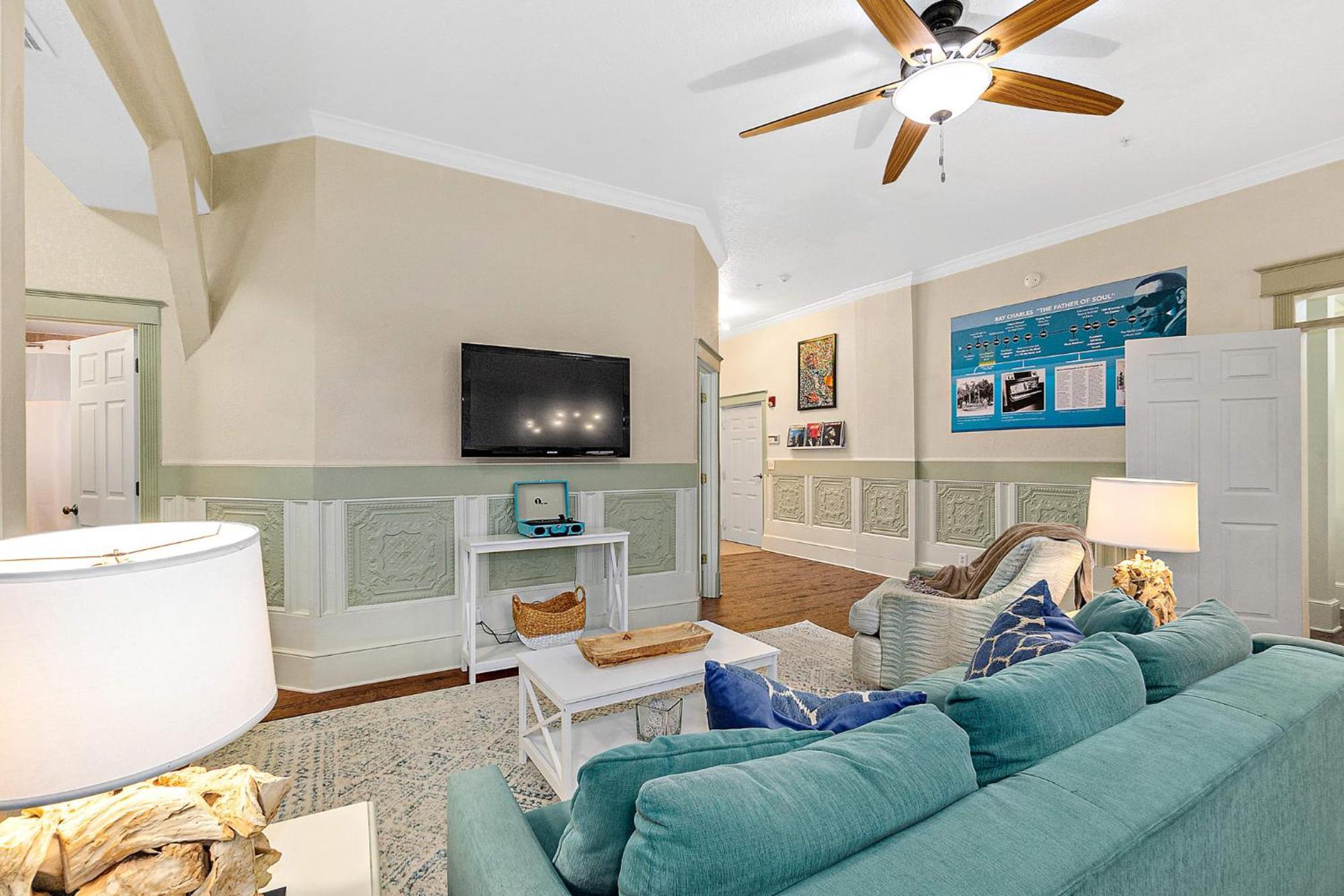 The Ray- 1st Floor Charming Condo- Walk To Downtown *