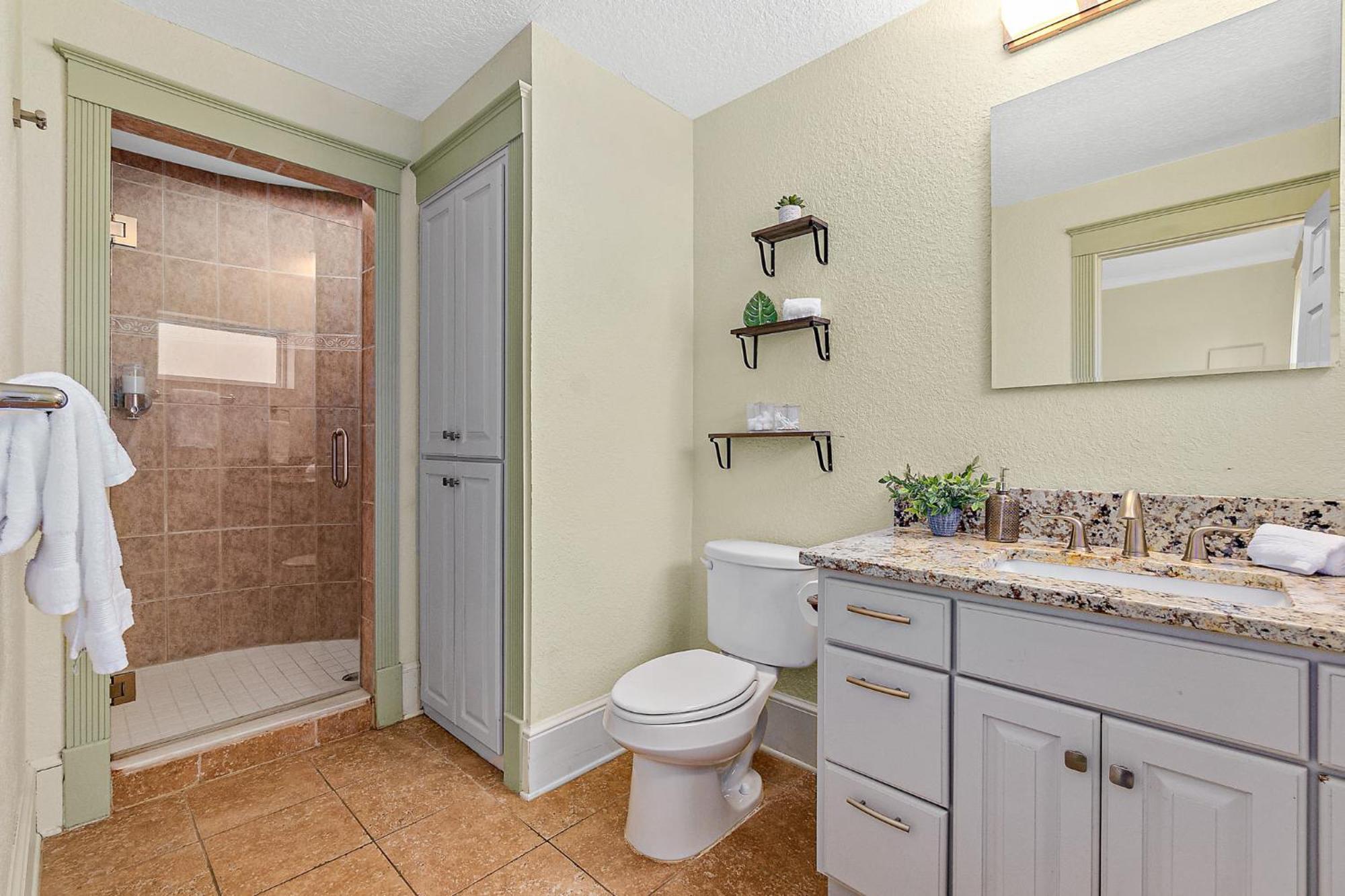 Holiday home The Ray- 1st Floor Charming Condo- Walk To Downtown *