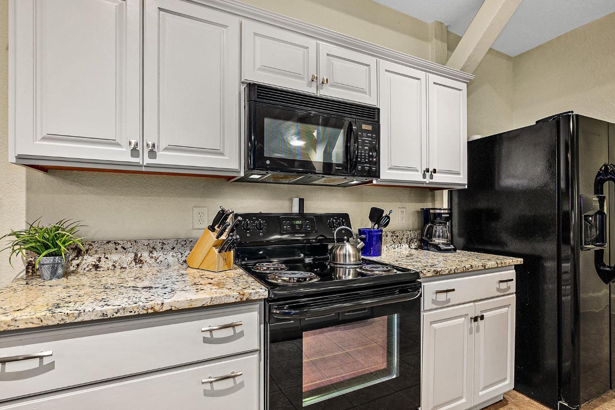 The Ray- 1st Floor Charming Condo- Walk To Downtown *