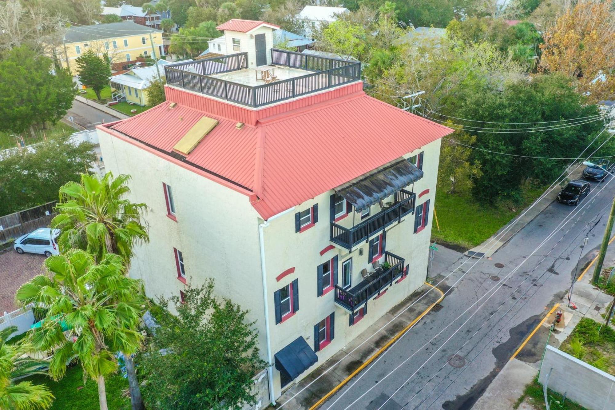 Holiday home The Ray- 1st Floor Charming Condo- Walk To Downtown *