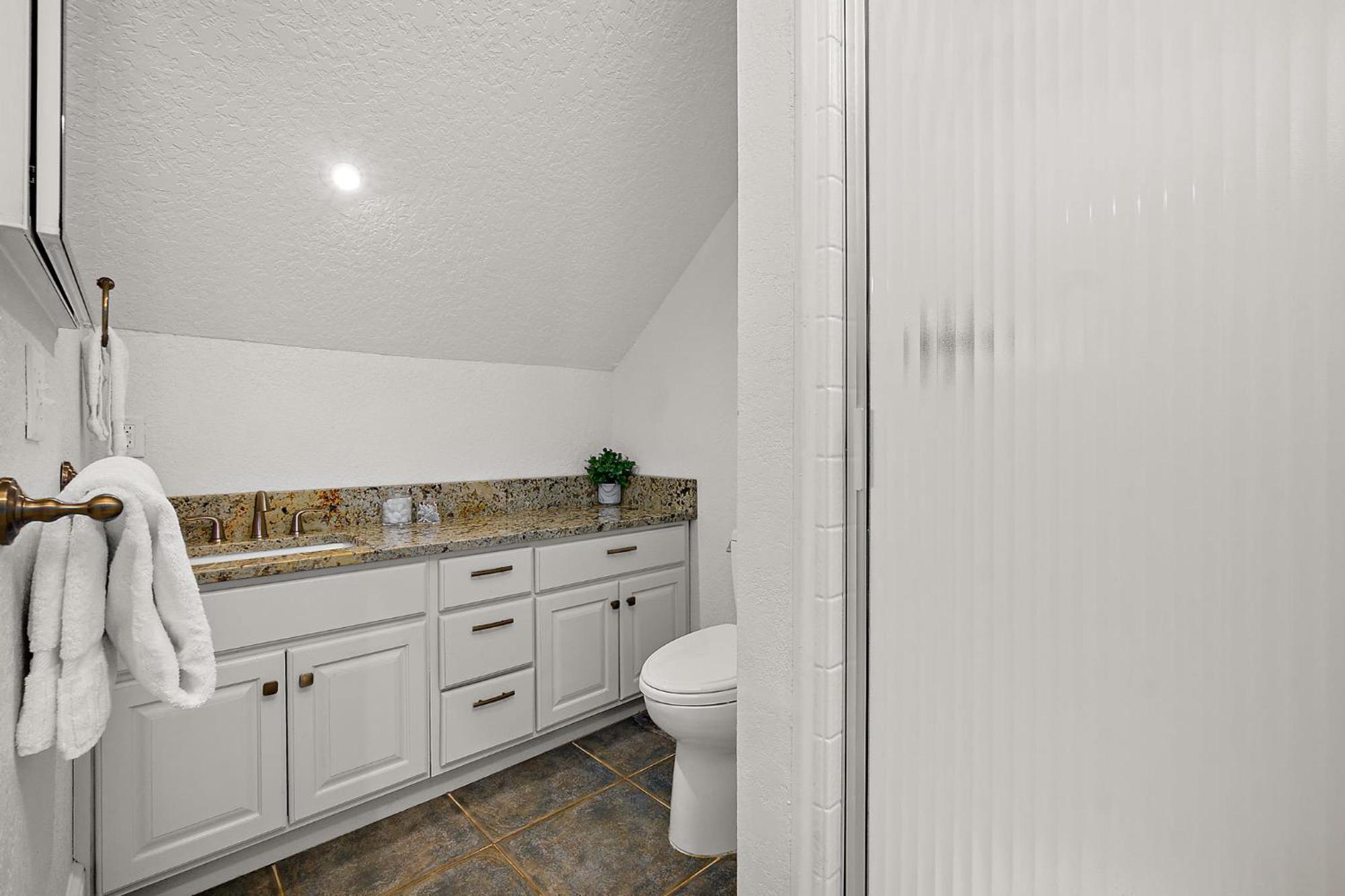 The Ray - 2nd Floor Historic Condo- Minutes Walk To Downtown Holiday home *