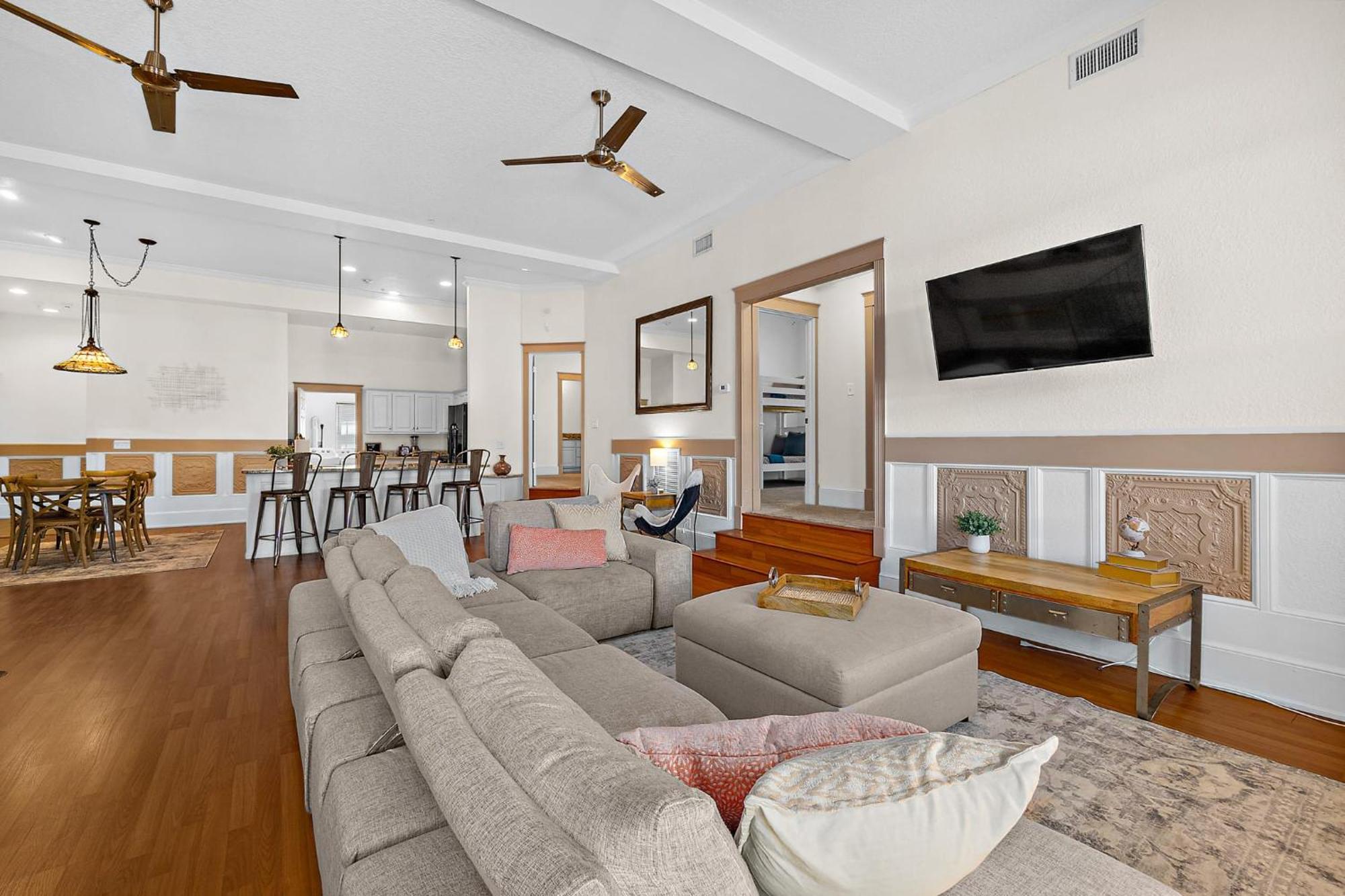The Ray - 2nd Floor Historic Condo- Minutes Walk To Downtown Holiday home