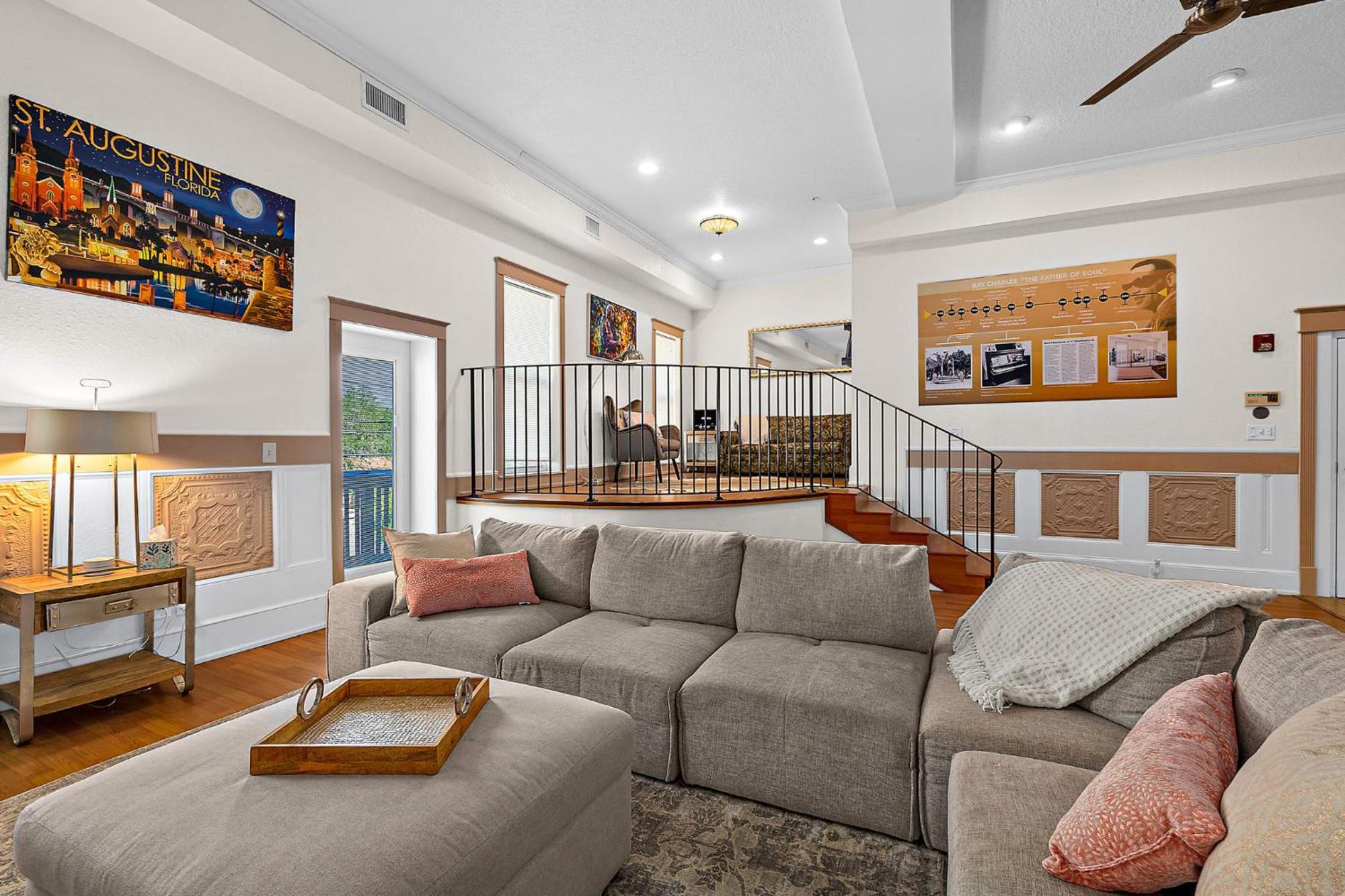 Holiday home The Ray - 2nd Floor Historic Condo- Minutes Walk To Downtown