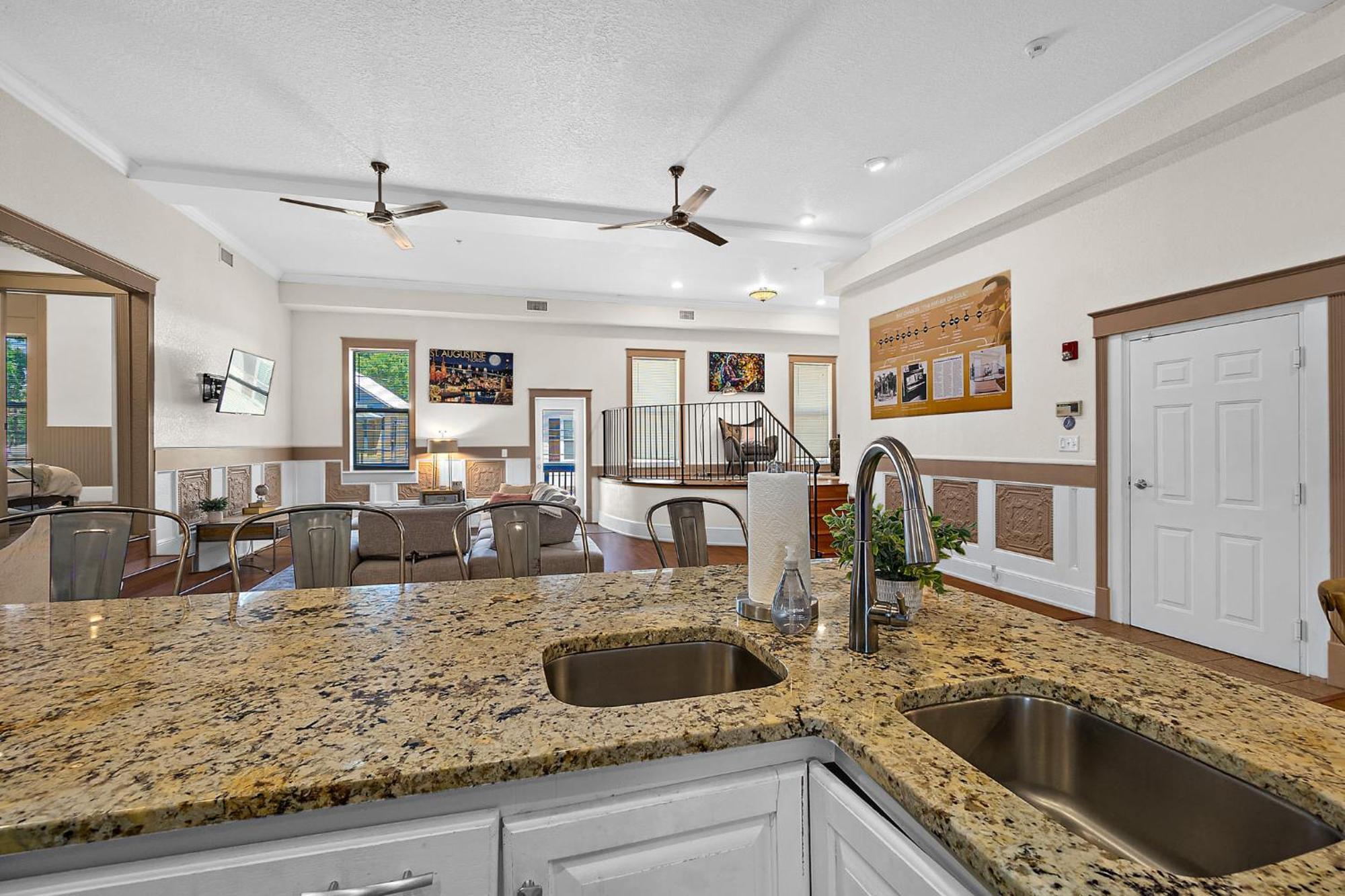 The Ray - 2nd Floor Historic Condo- Minutes Walk To Downtown * St. Augustine