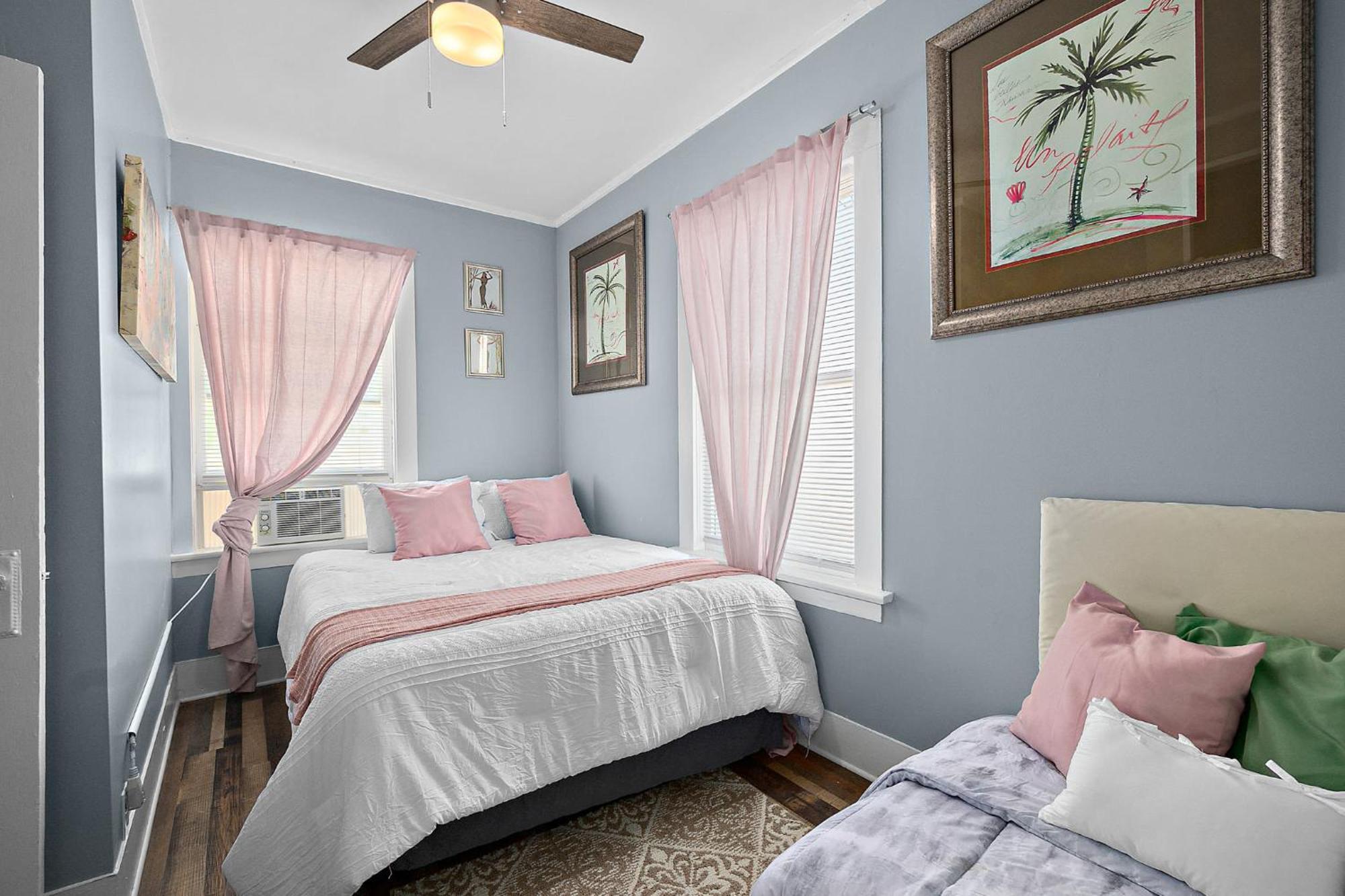 Casa Bella- Chic, Retro Apt- Steps To Historic District!