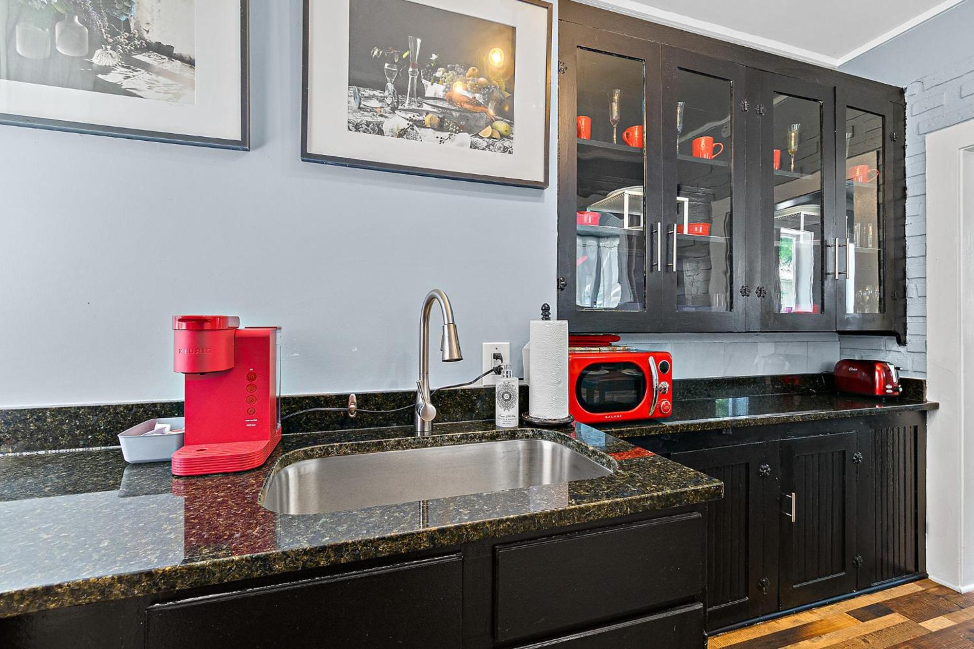 Casa Bella- Chic, Retro Apt- Steps To Historic District! *