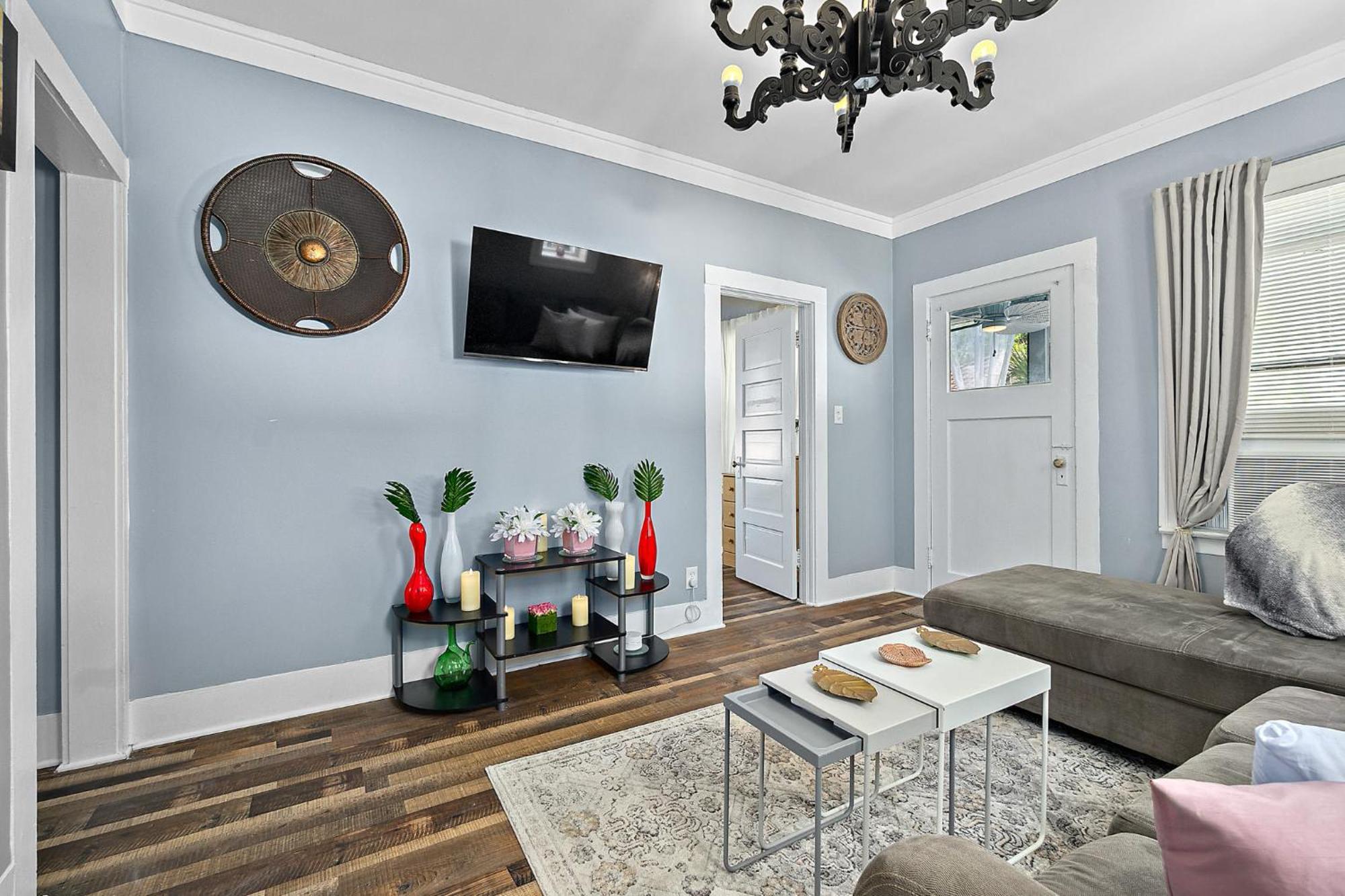 Casa Bella- Chic, Retro Apt- Steps To Historic District! Apartamento