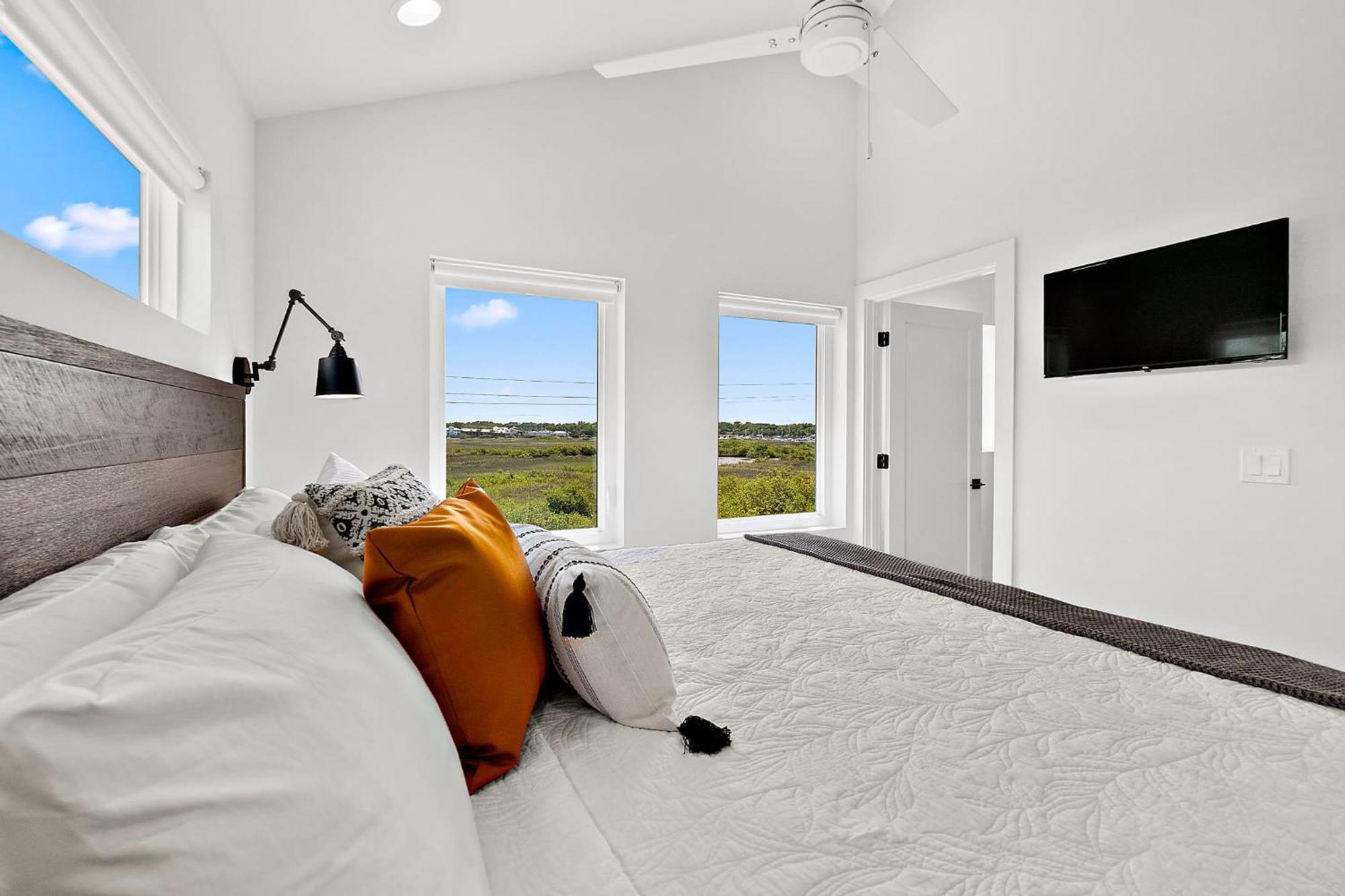 200 Riberia - Downtown Waterfront Luxury