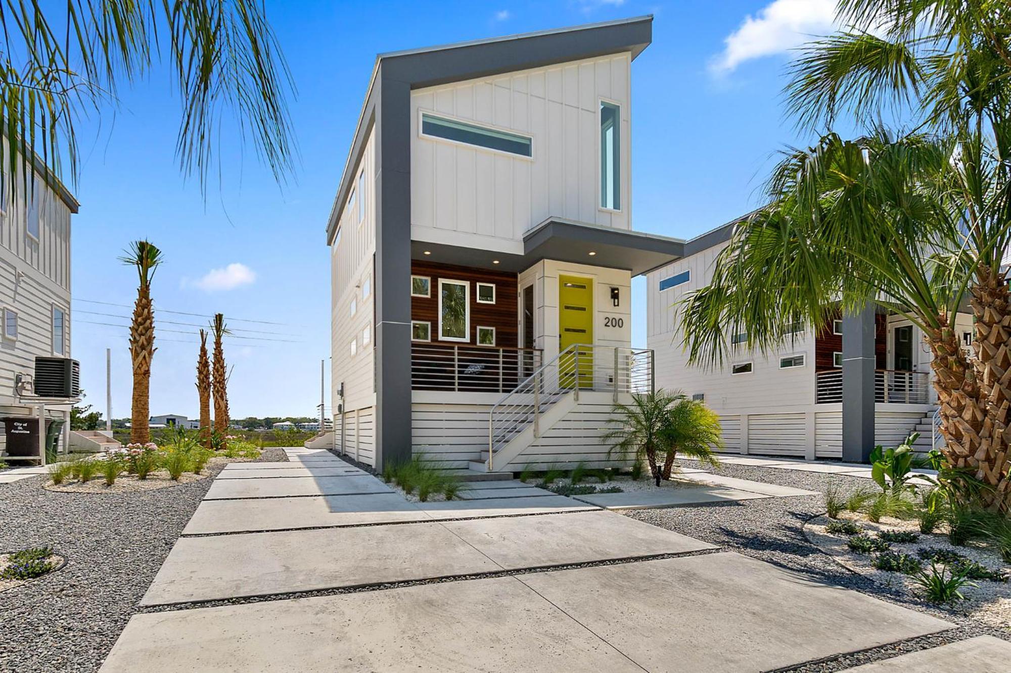 200 Riberia - Downtown Waterfront Luxury