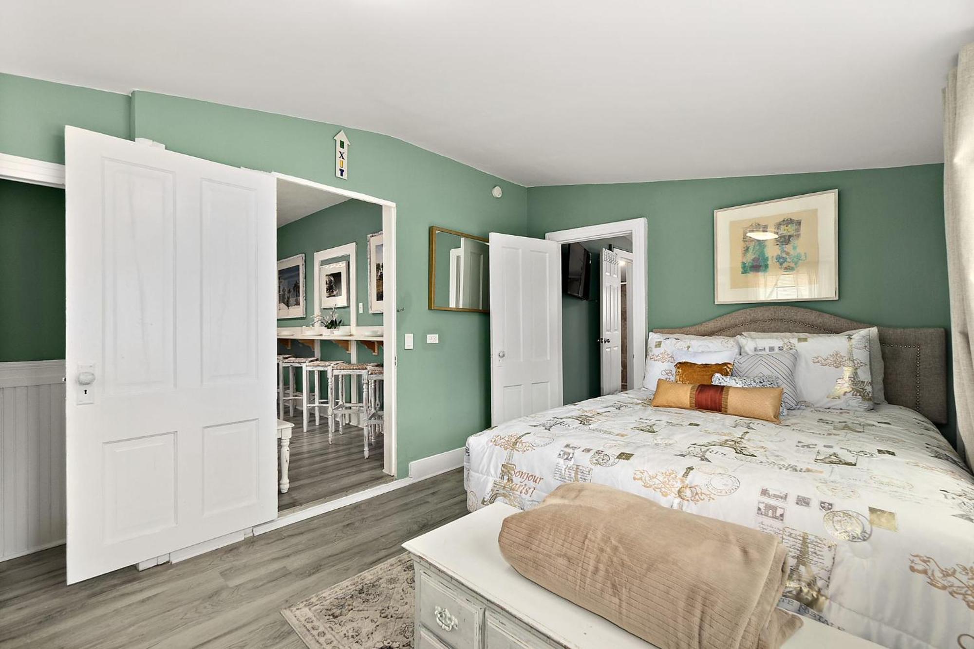 Casa Maria 3- Historic Charming Apt, Steps To Everything Downtown!