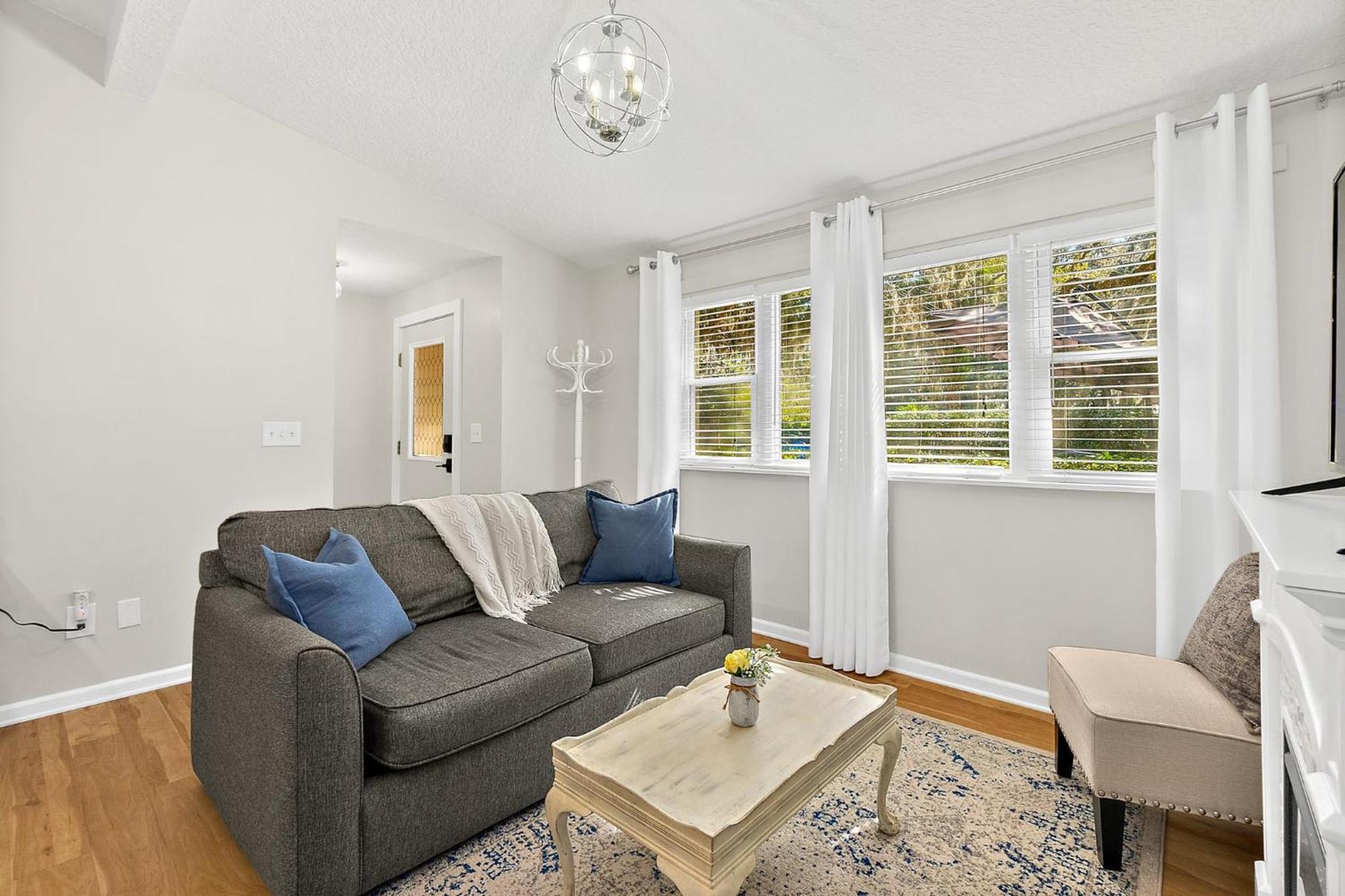 Cozy Uptown Apartment