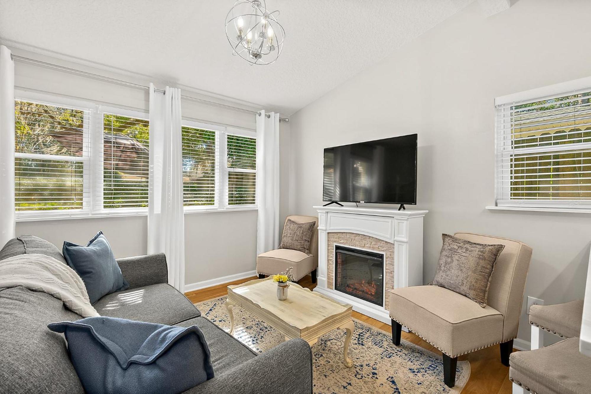 Cozy Uptown Apartment *