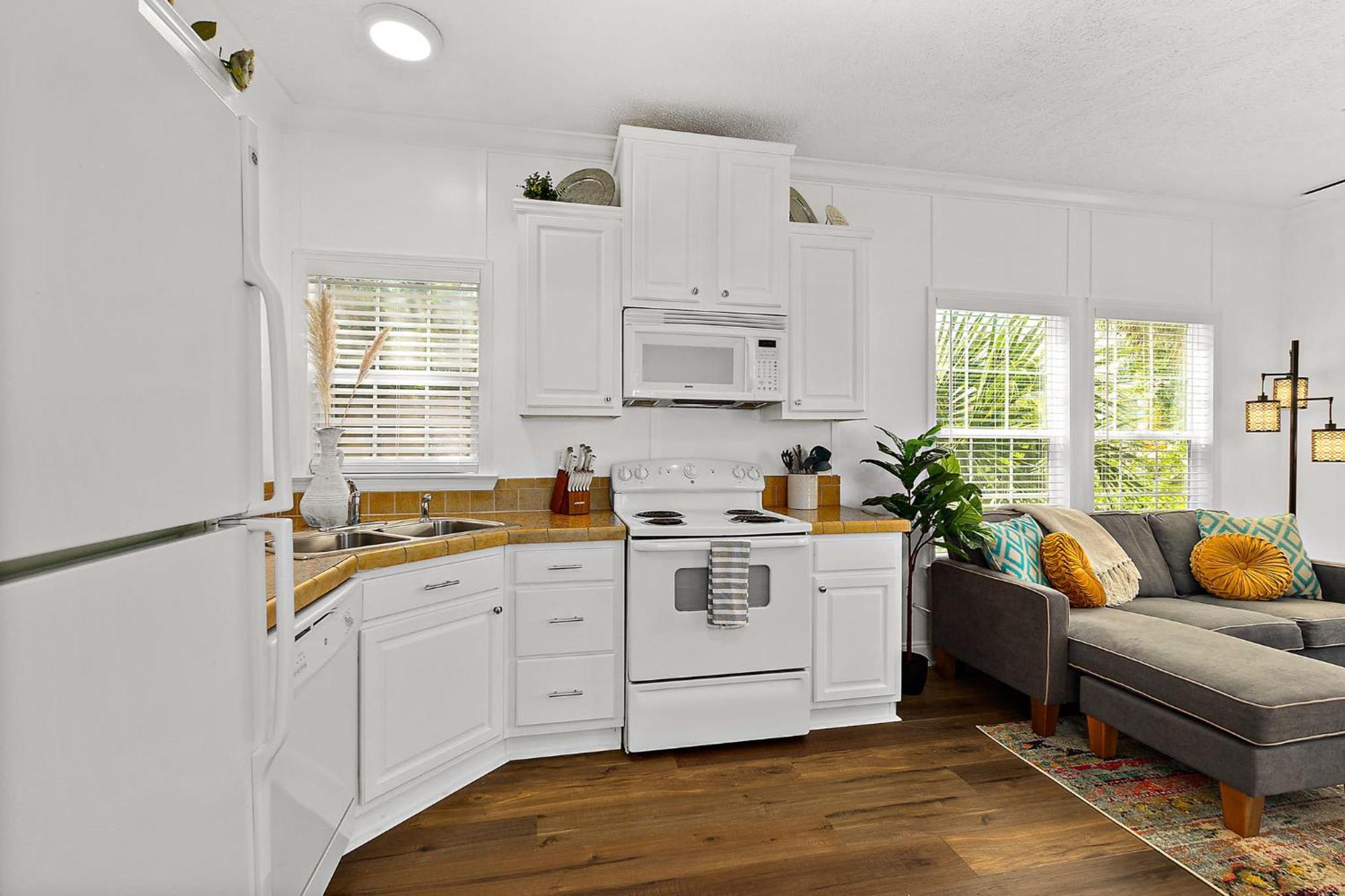 Treetop - 3 Blocks From Historic District Apartment *