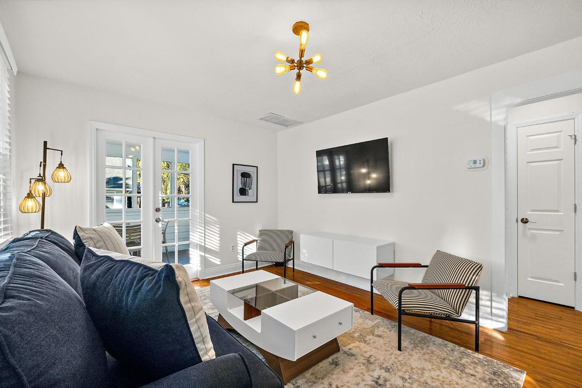 Private Uptown Flat - Walk To Nights Of Lights! Apartment St. Augustine