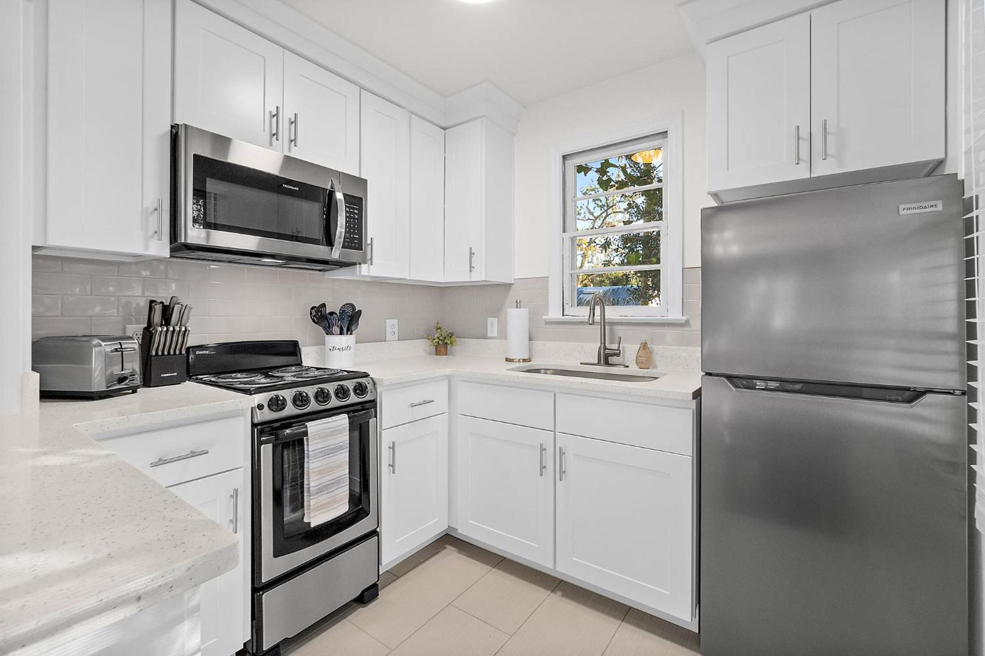 Private Uptown Flat - Walk To Nights Of Lights! Apartment