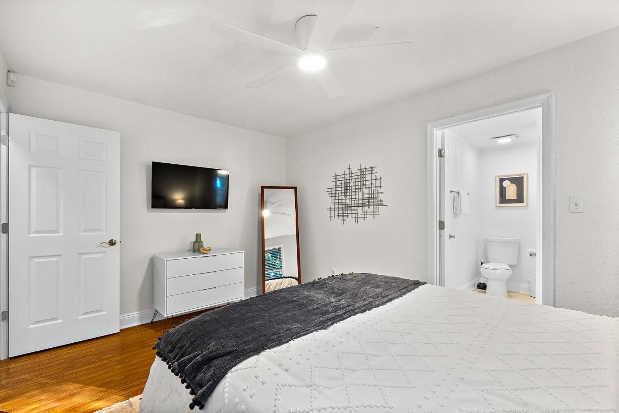 Apartment Private Uptown Flat - Walk To Nights Of Lights! *
