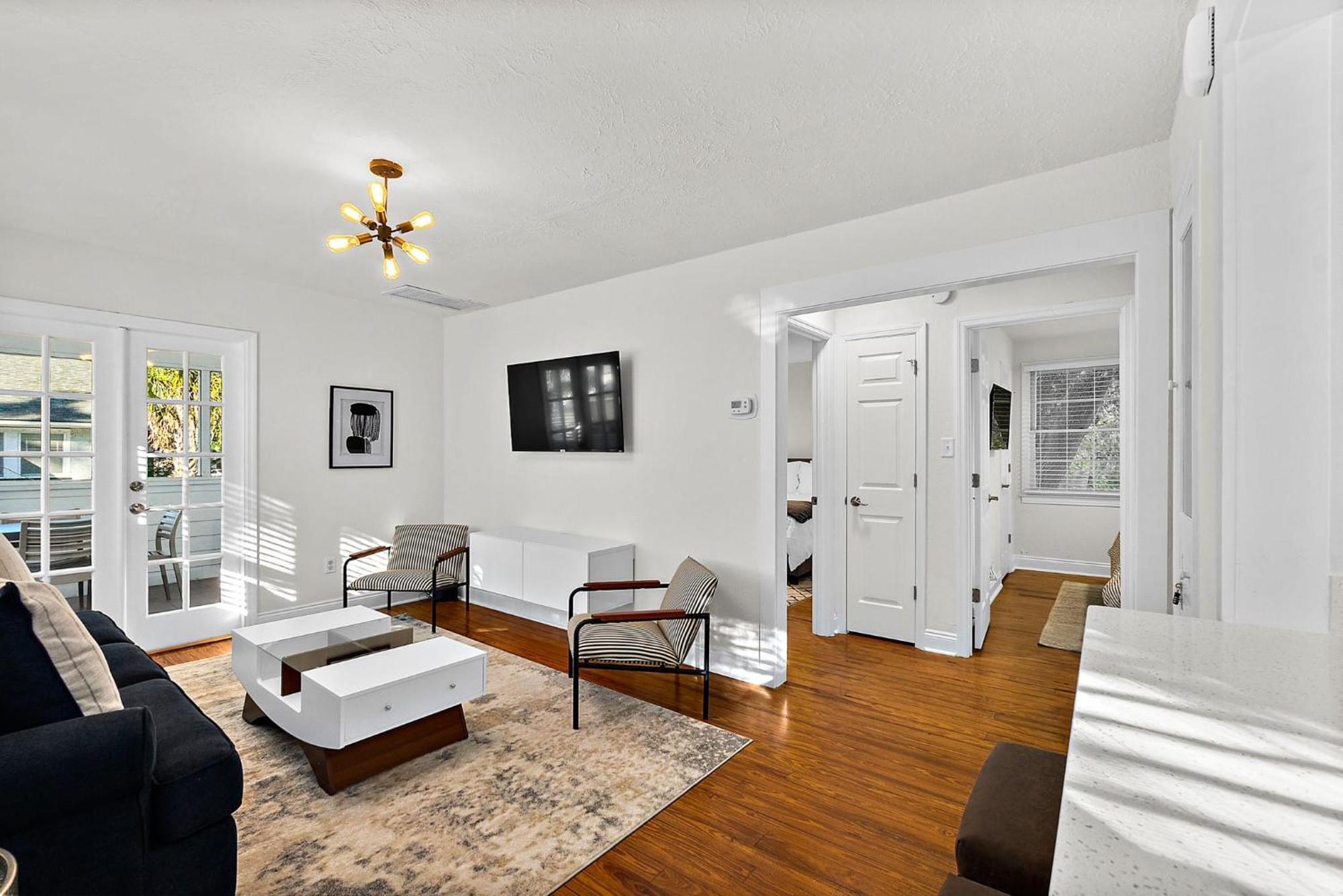 Private Uptown Flat - Walk To Nights Of Lights! Apartment St. Augustine