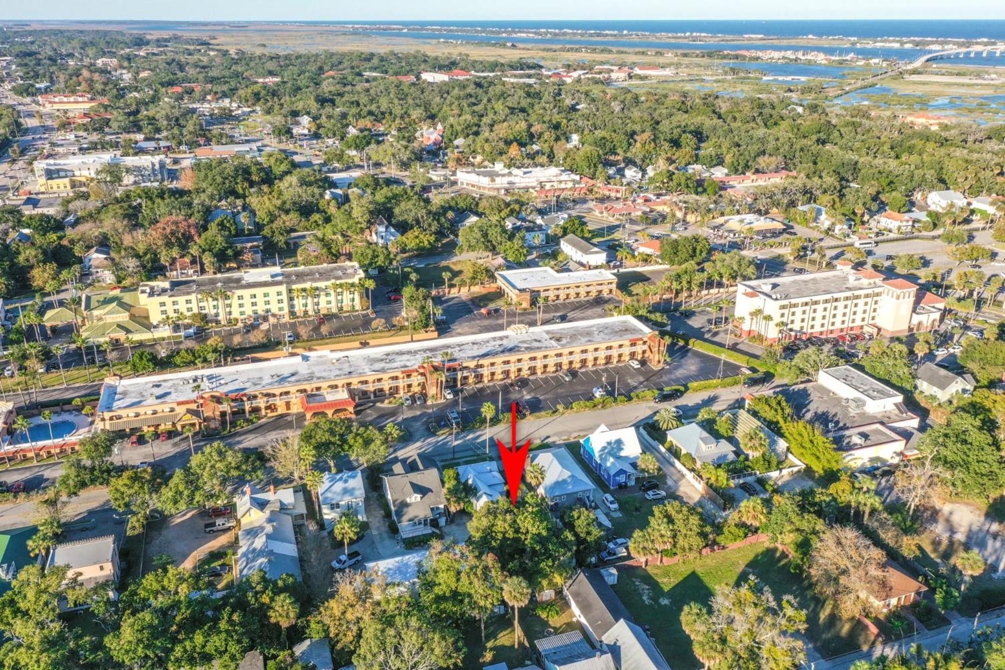 Private Uptown Flat - Walk To Nights Of Lights! Apartment St. Augustine
