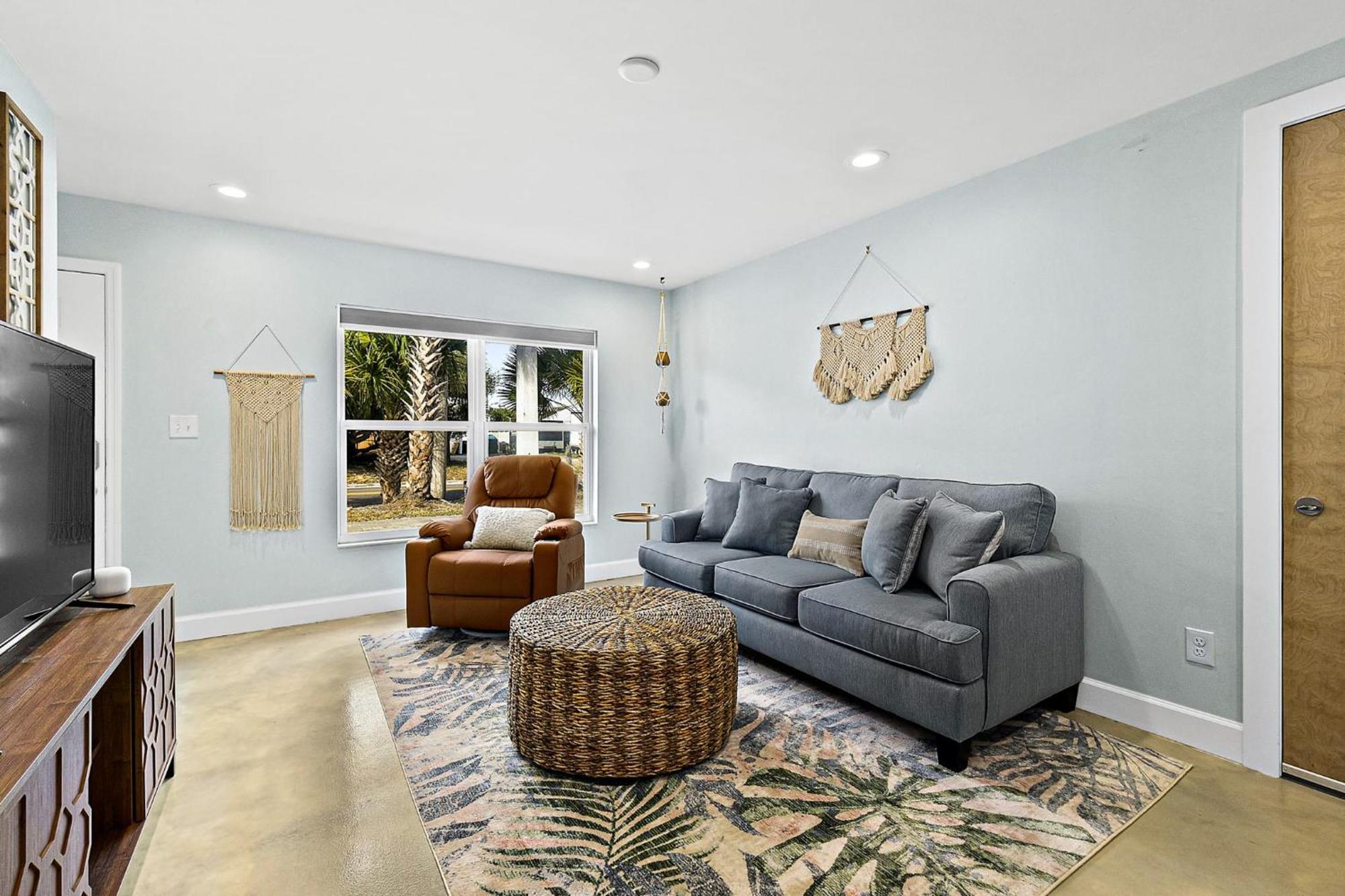 Apartment Paradise Palms - Flamingo - Steps To Ocean - 10 Min To Downtown! *