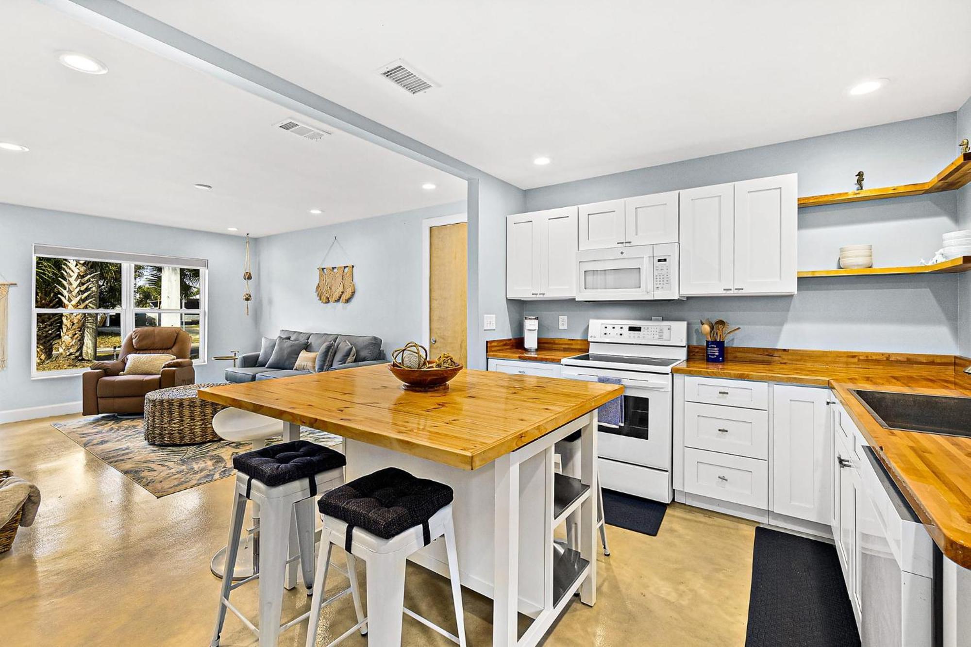 Apartment Paradise Palms - Flamingo - Steps To Ocean - 10 Min To Downtown! *