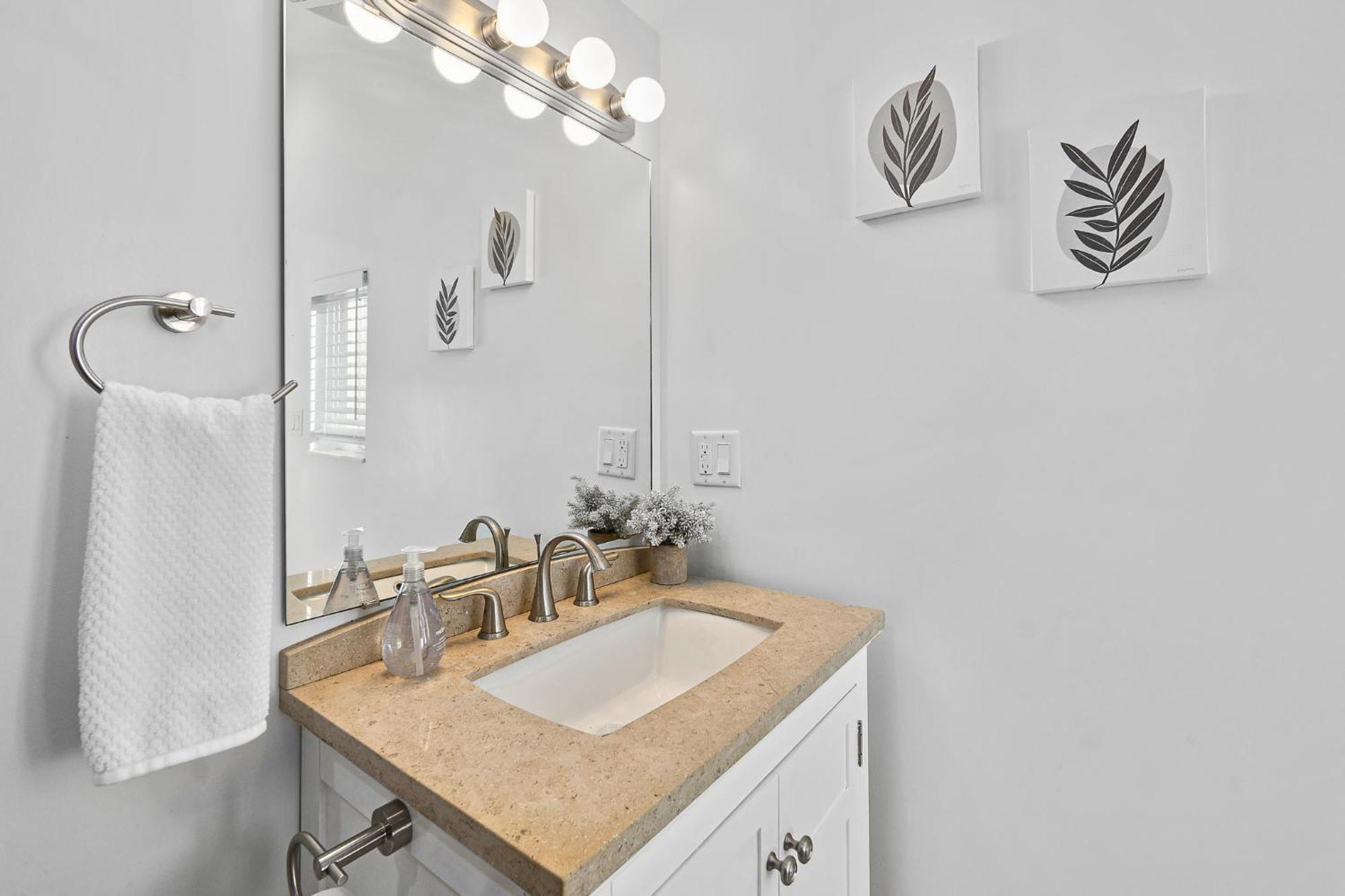 Apartment Old Mission Guest - Charming Apartment, 15 Min Walk To Downtown! *