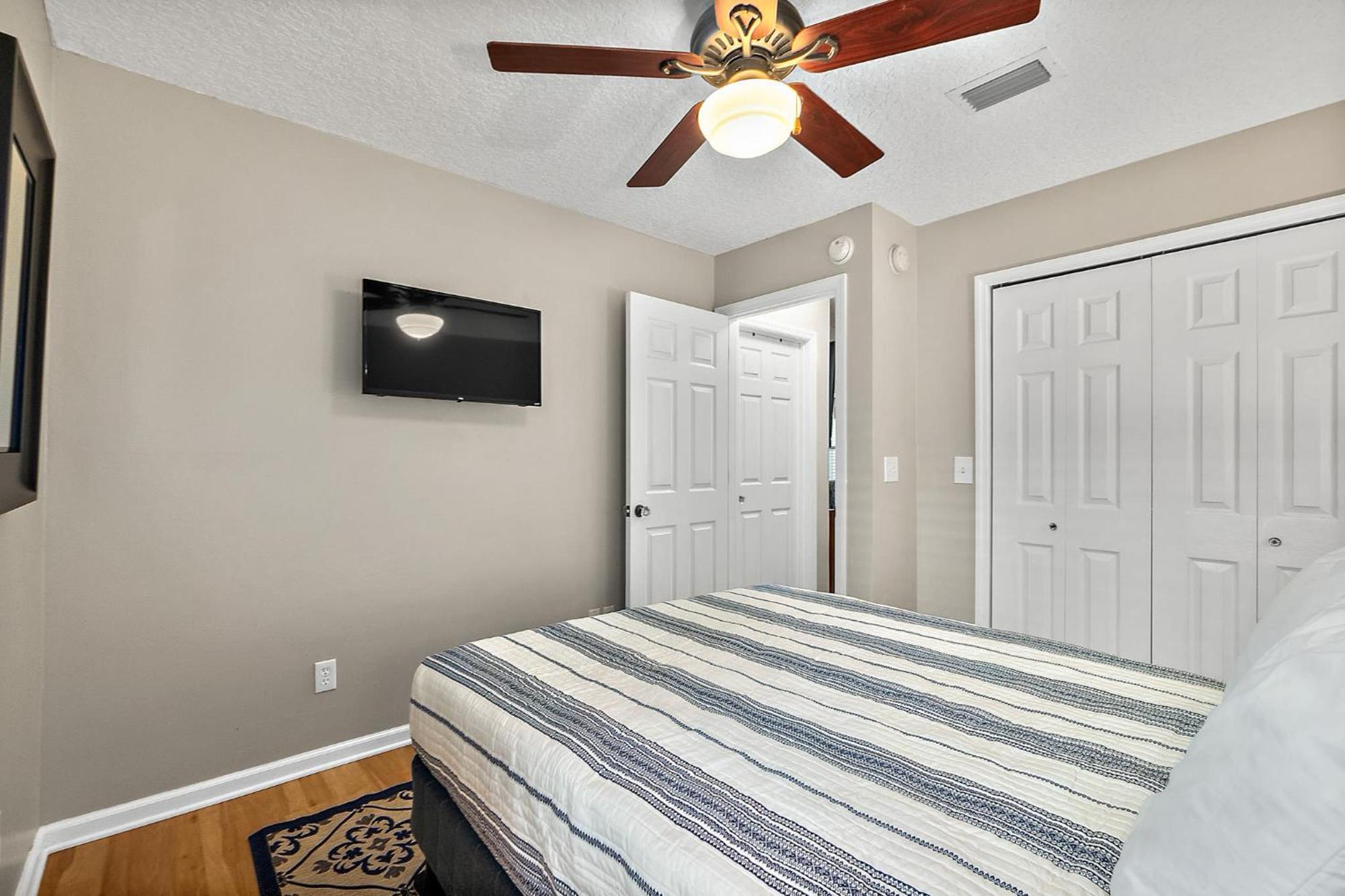 Fullerwood Park Retreat, 5 Min To Downtown, Sleeps 6 Holiday home *